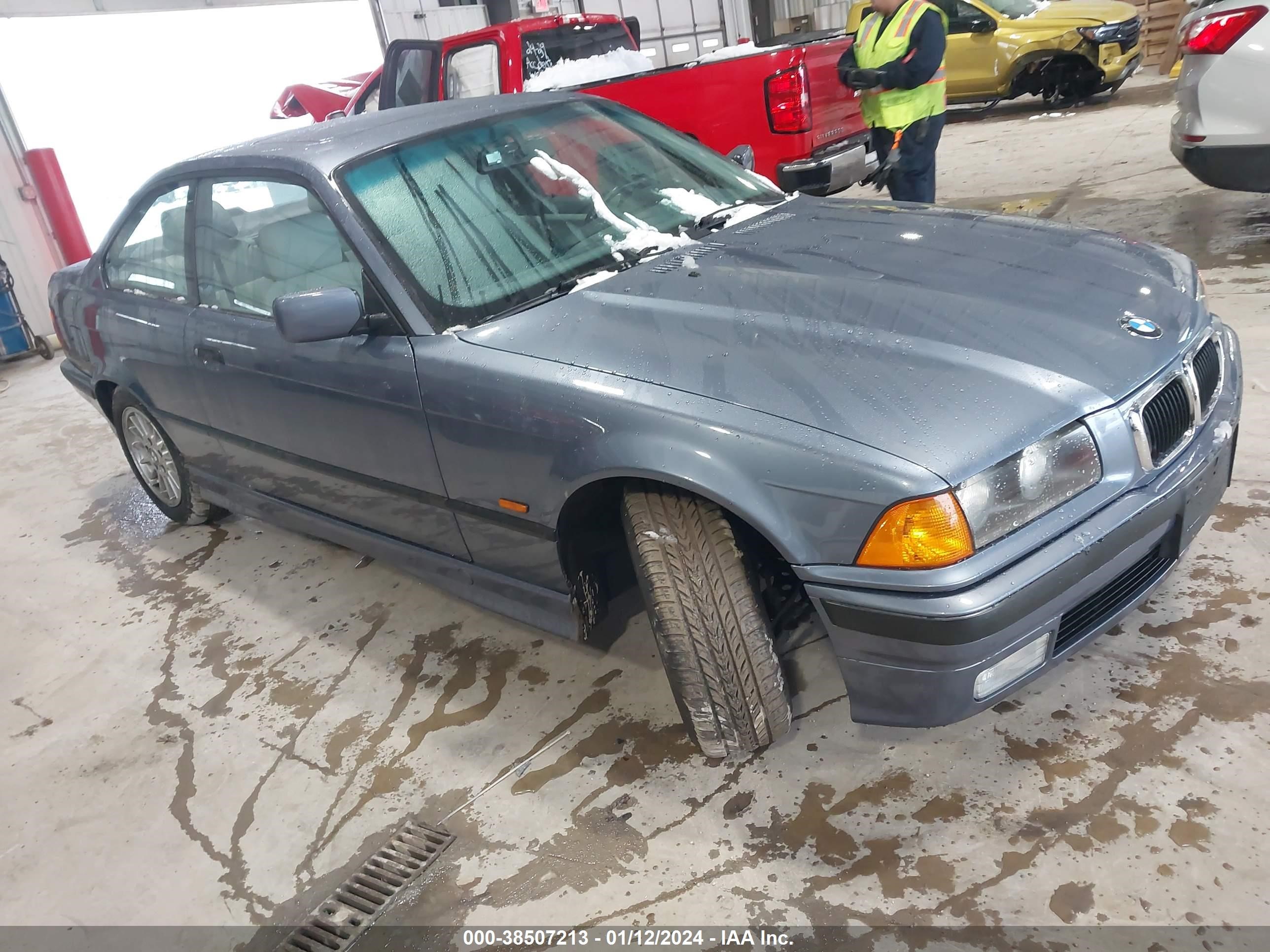 Photo 0 VIN: WBABF8331XEH63136 - BMW 3ER 