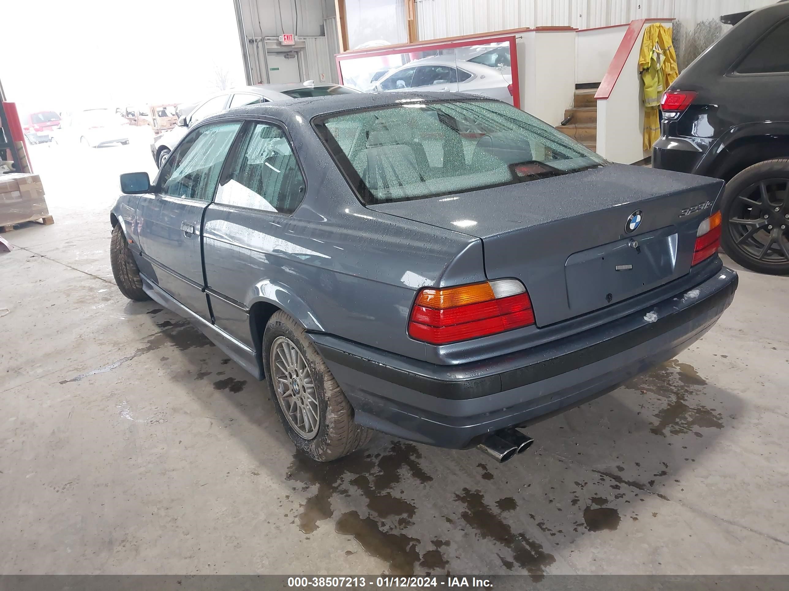 Photo 2 VIN: WBABF8331XEH63136 - BMW 3ER 