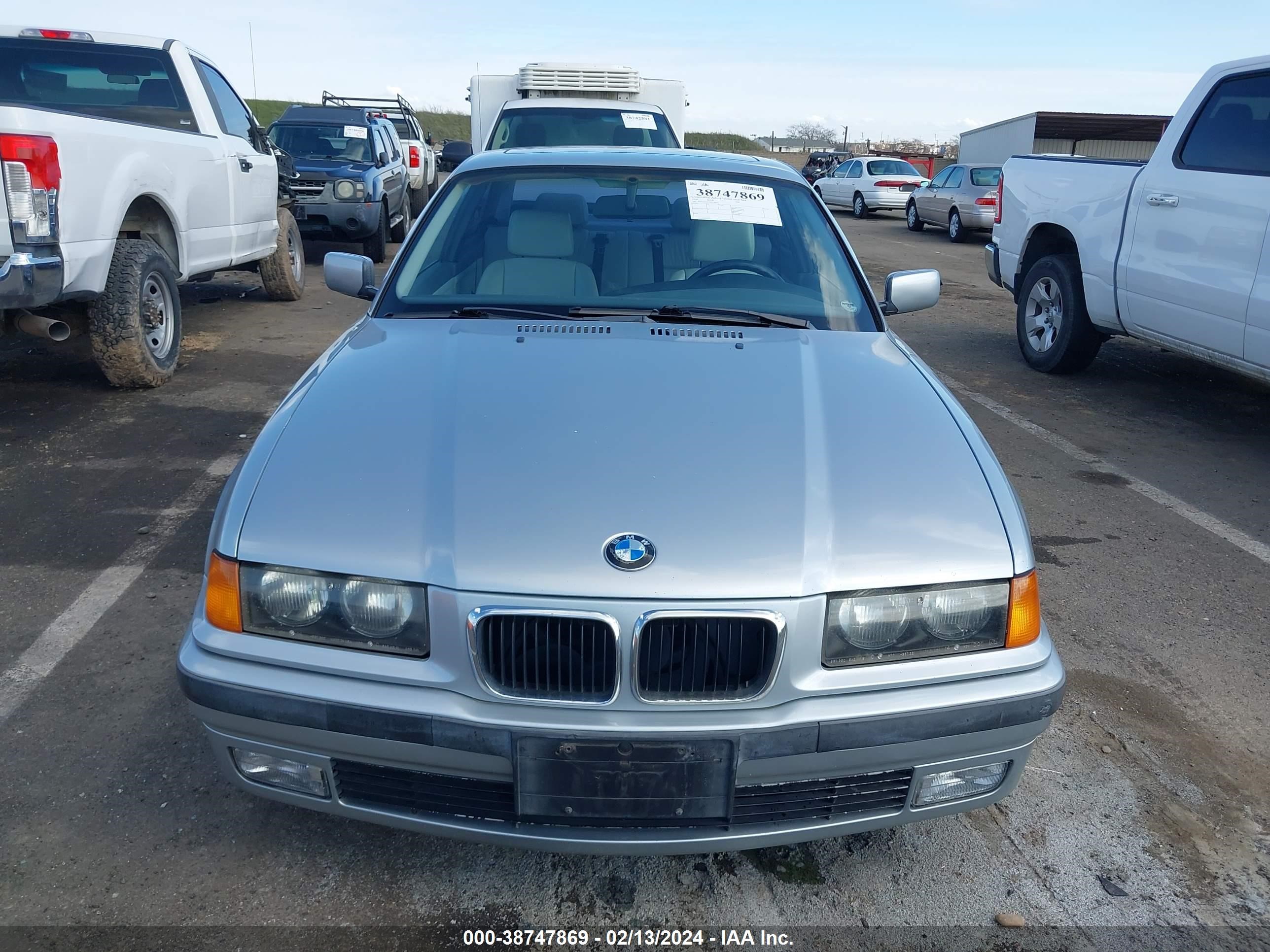 Photo 5 VIN: WBABG2327WET36637 - BMW 3ER 