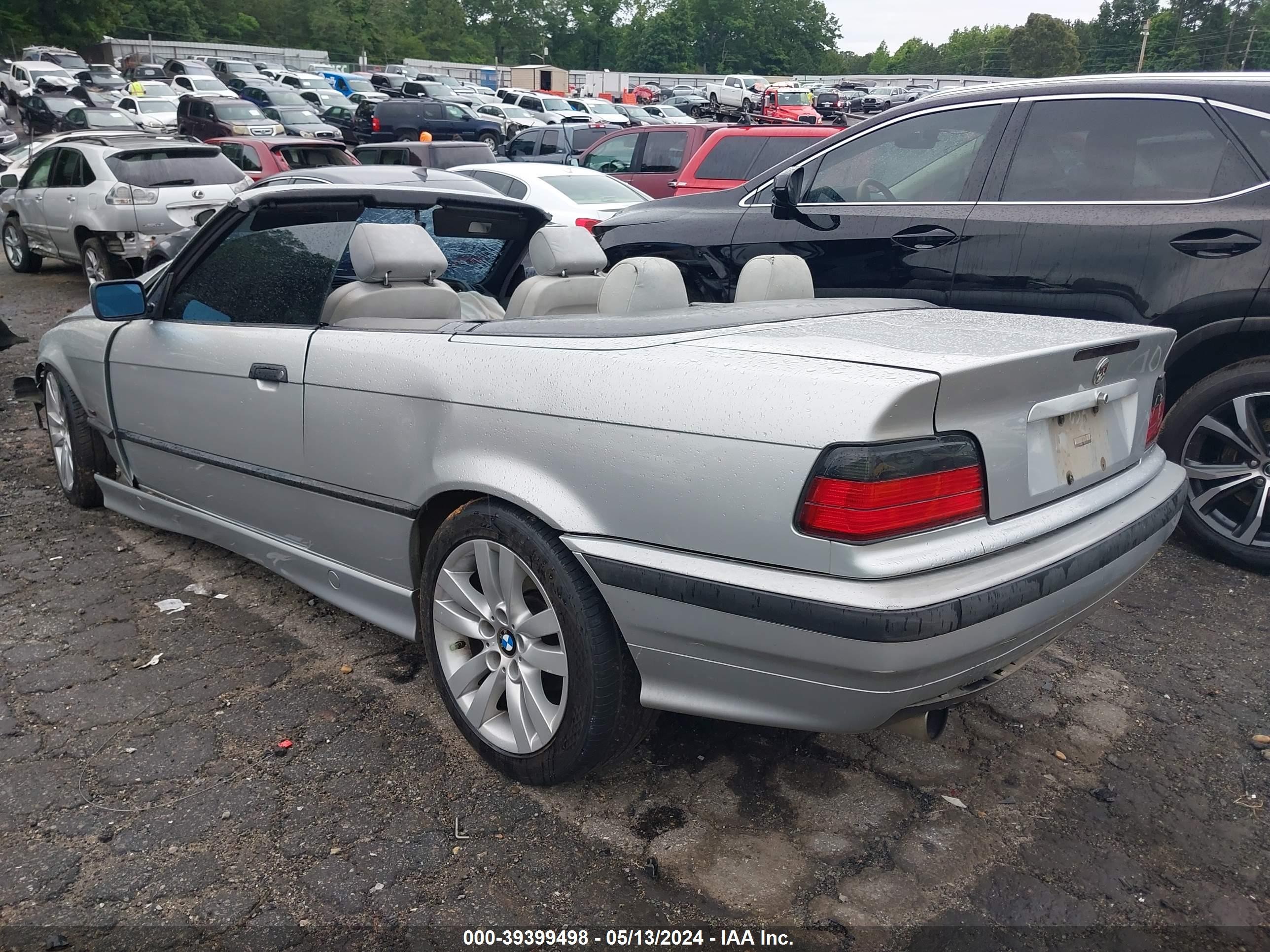 Photo 2 VIN: WBABJ7321WEA15873 - BMW 3ER 