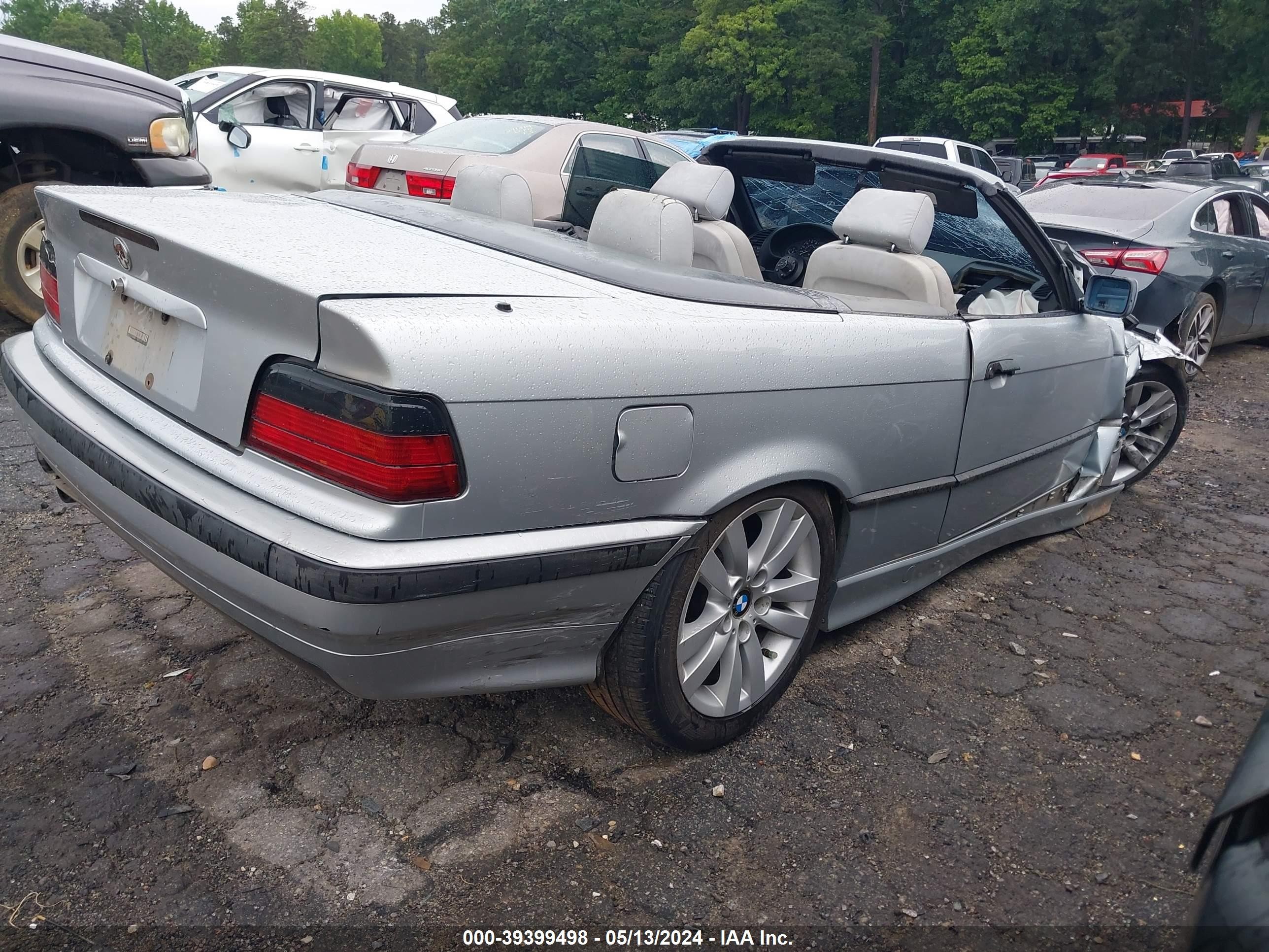 Photo 3 VIN: WBABJ7321WEA15873 - BMW 3ER 