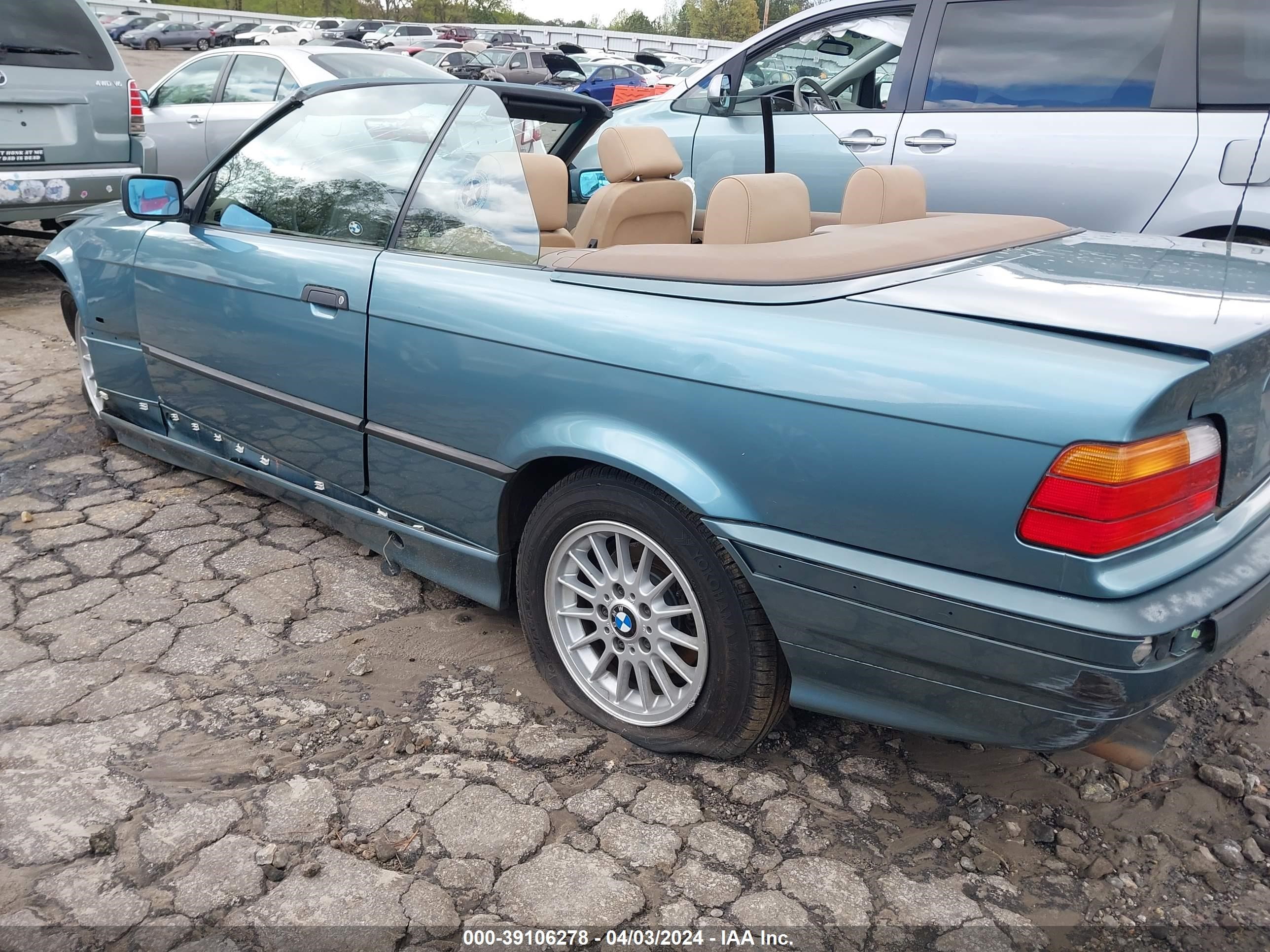 Photo 13 VIN: WBABJ7326WEA15612 - BMW 3ER 