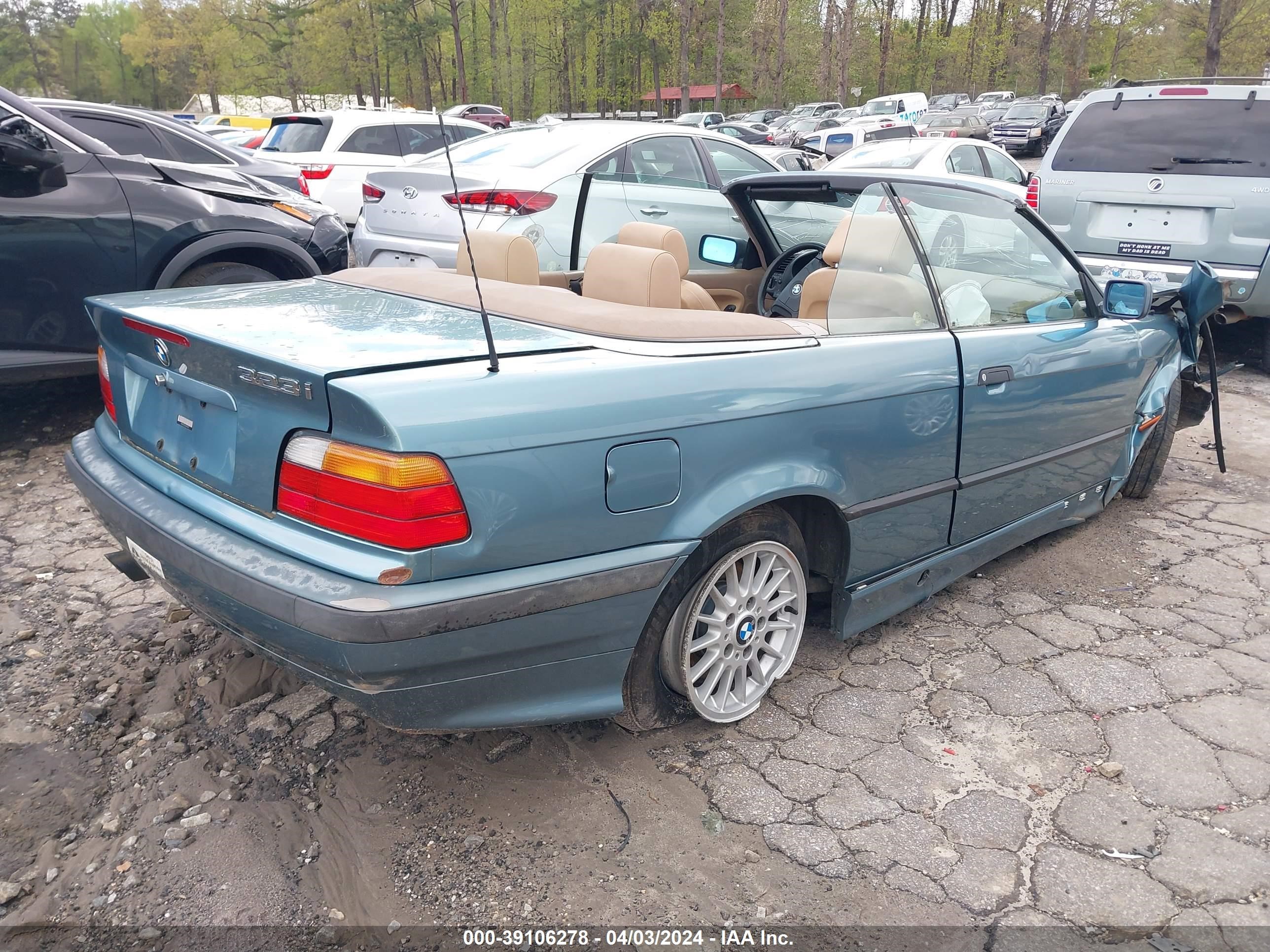 Photo 3 VIN: WBABJ7326WEA15612 - BMW 3ER 