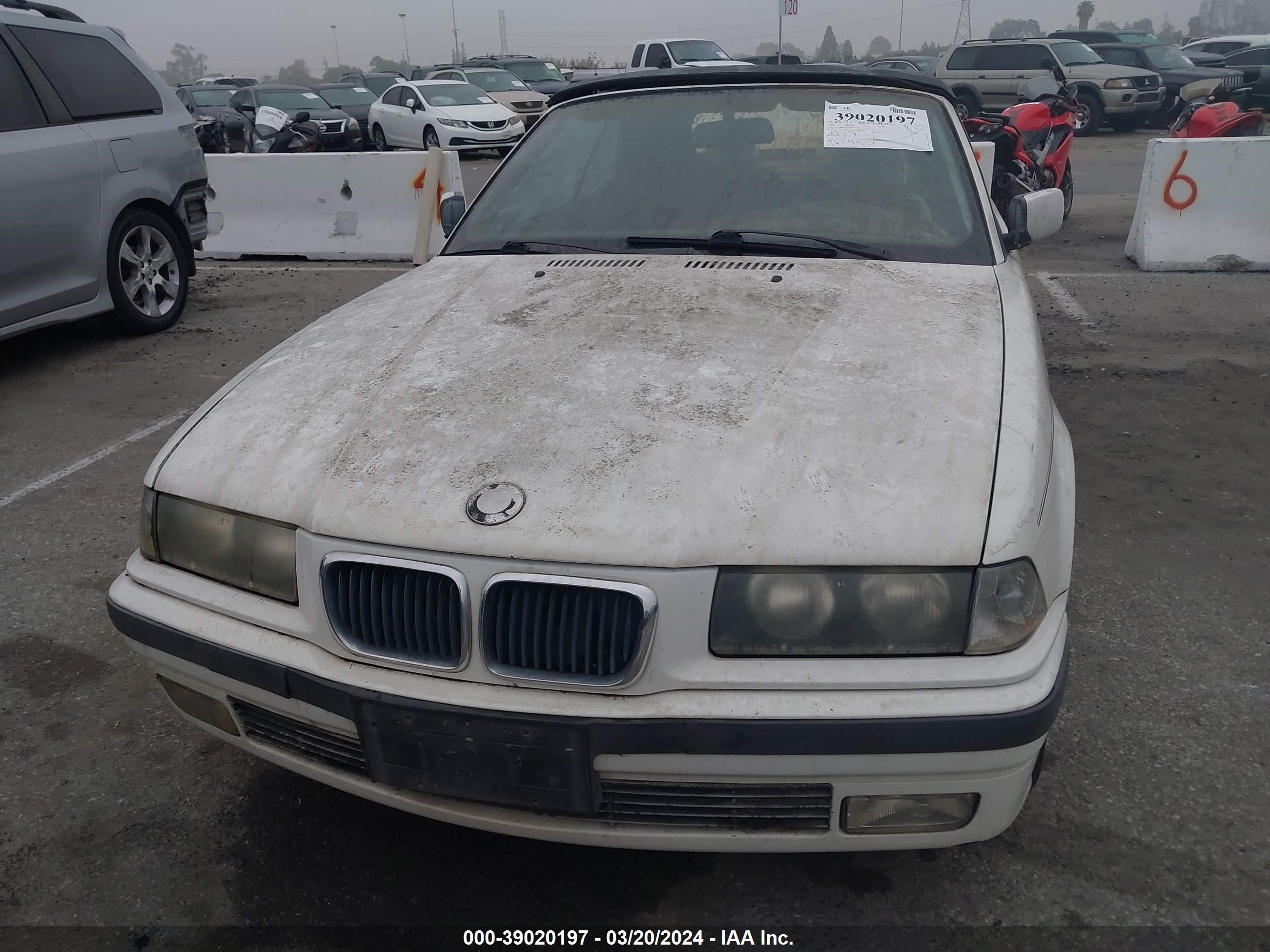 Photo 5 VIN: WBABJ832XWEM21203 - BMW 3ER 