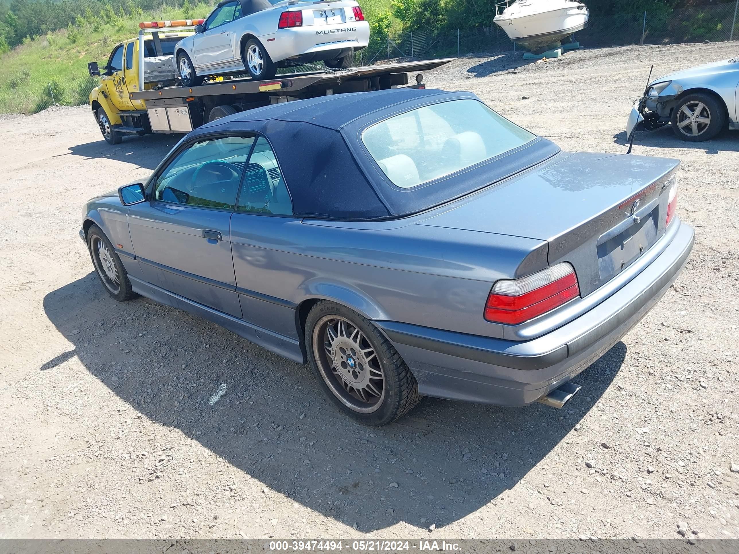 Photo 2 VIN: WBABJ8331XEM25666 - BMW 3ER 