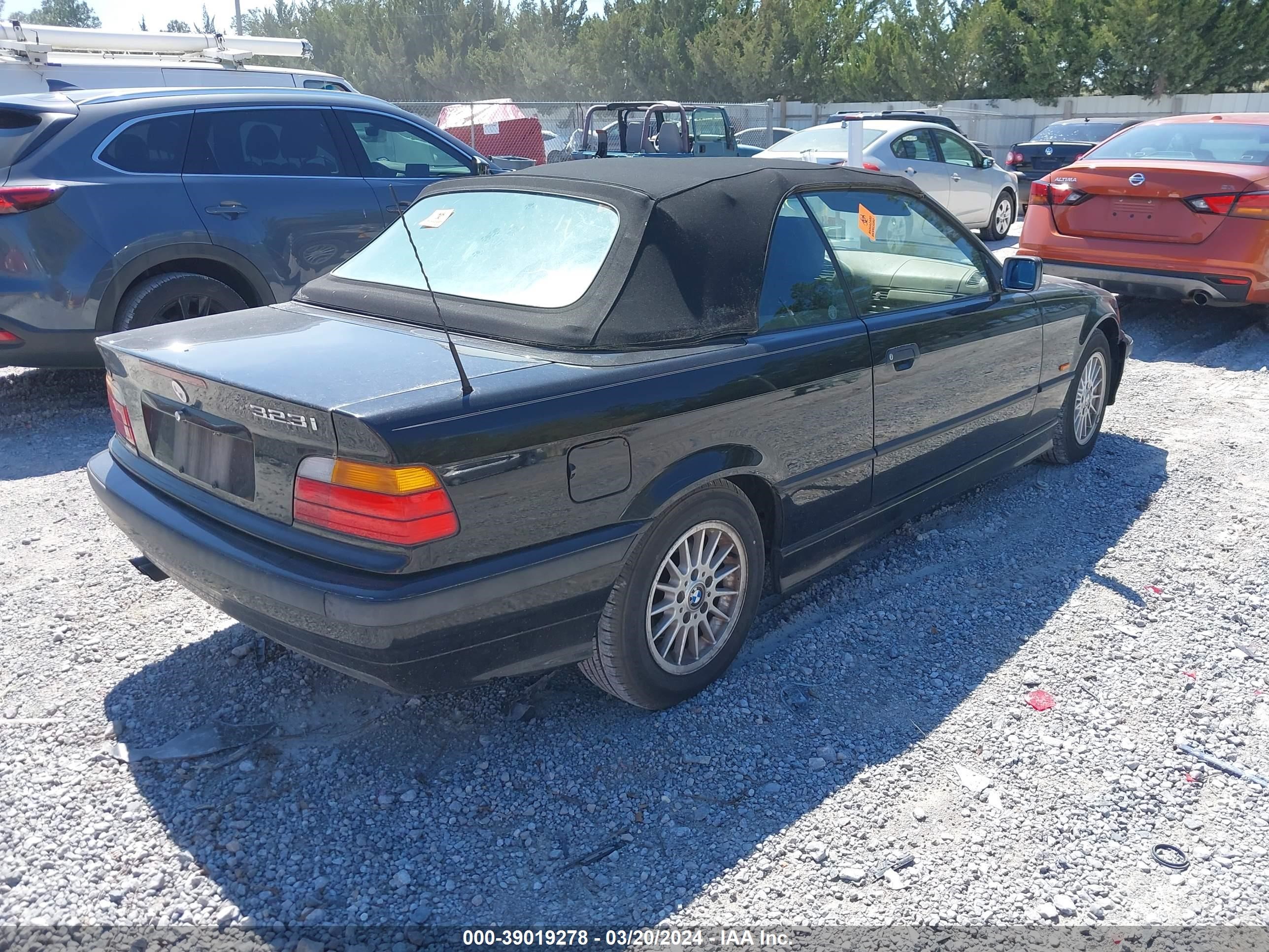 Photo 3 VIN: WBABJ8333XEM23661 - BMW 3ER 