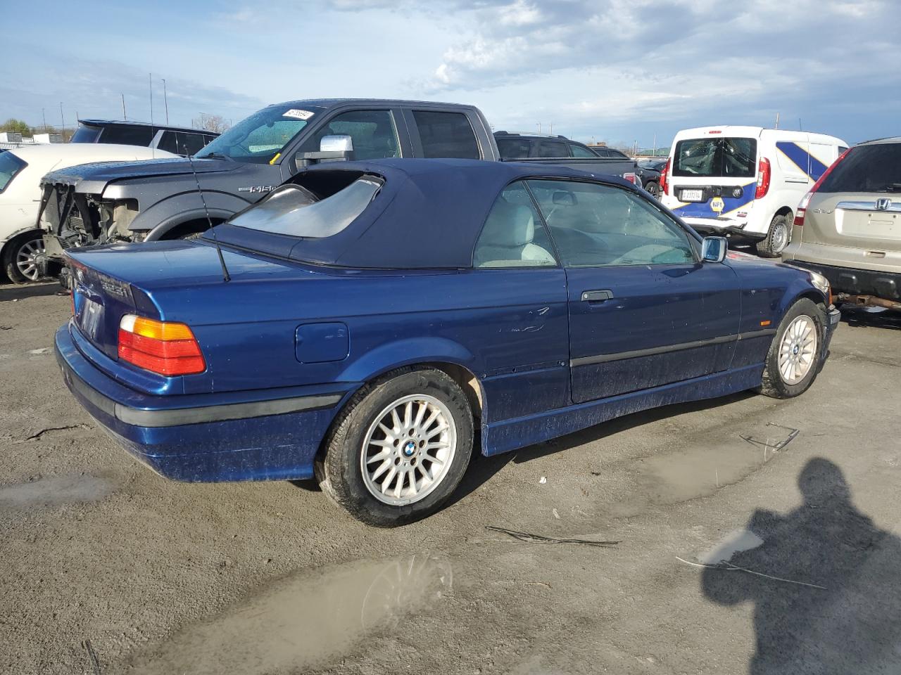 Photo 2 VIN: WBABJ8333XEM26513 - BMW 3ER 