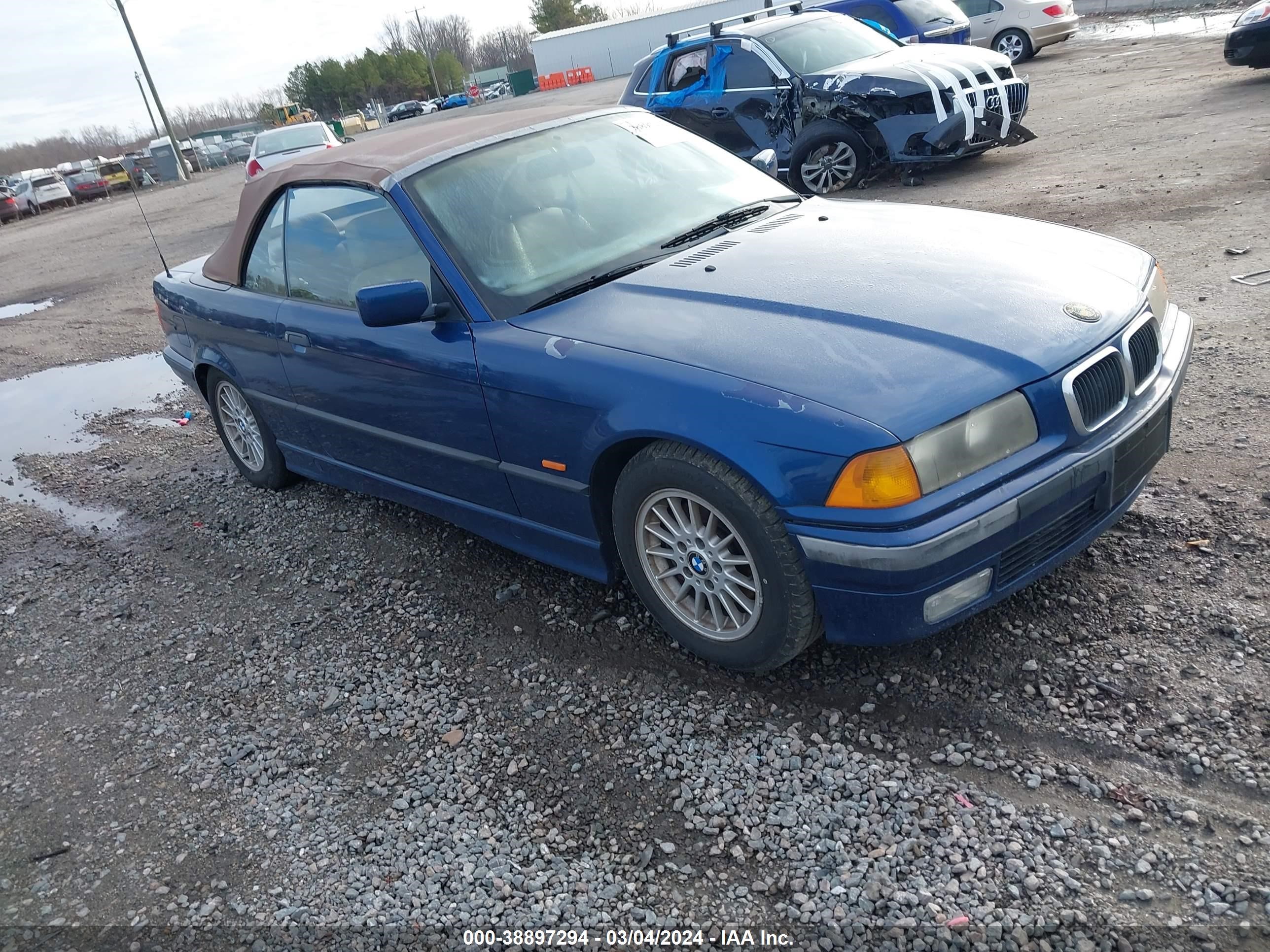 Photo 0 VIN: WBABJ8338WEM22410 - BMW 3ER 