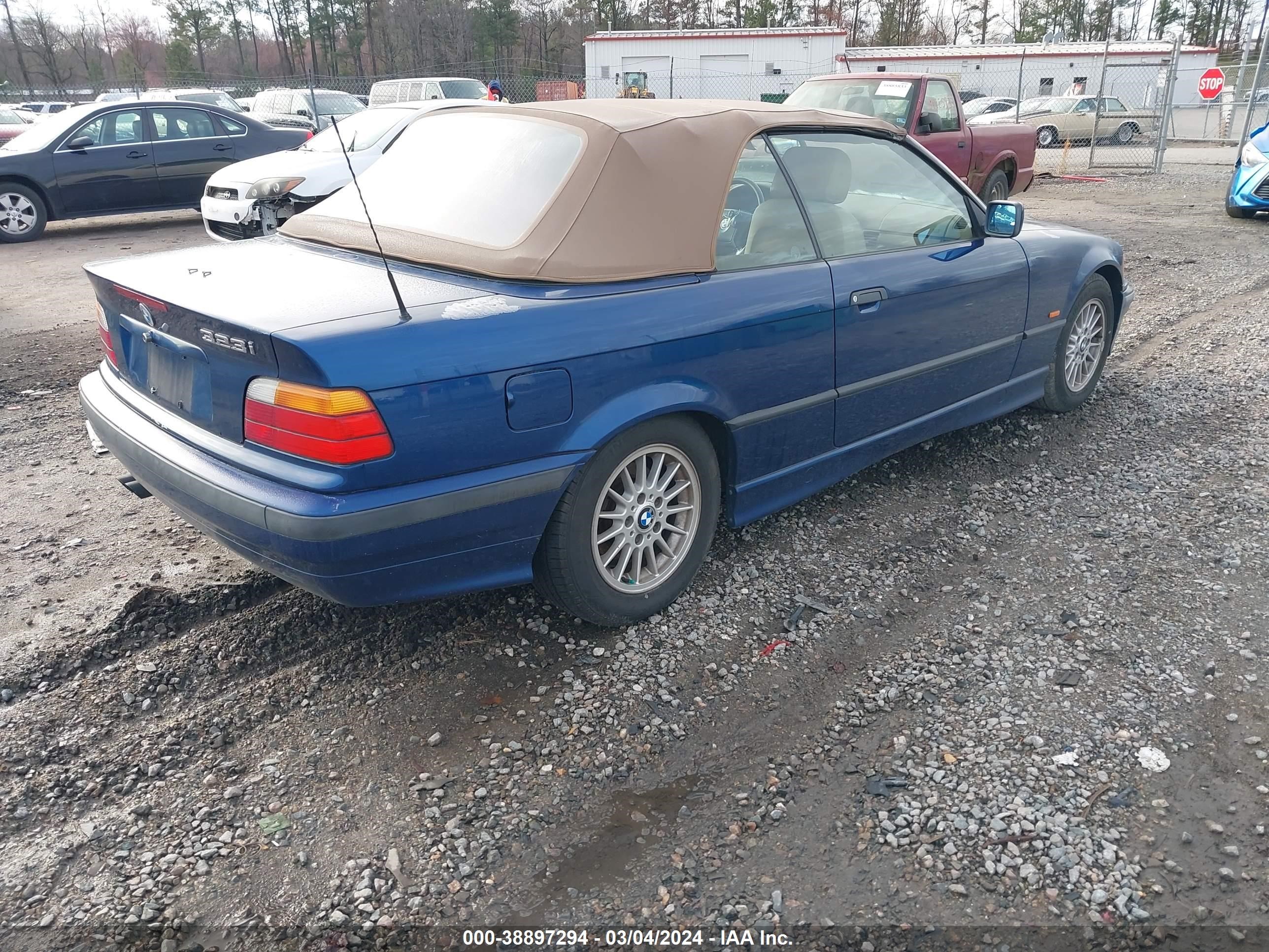 Photo 3 VIN: WBABJ8338WEM22410 - BMW 3ER 