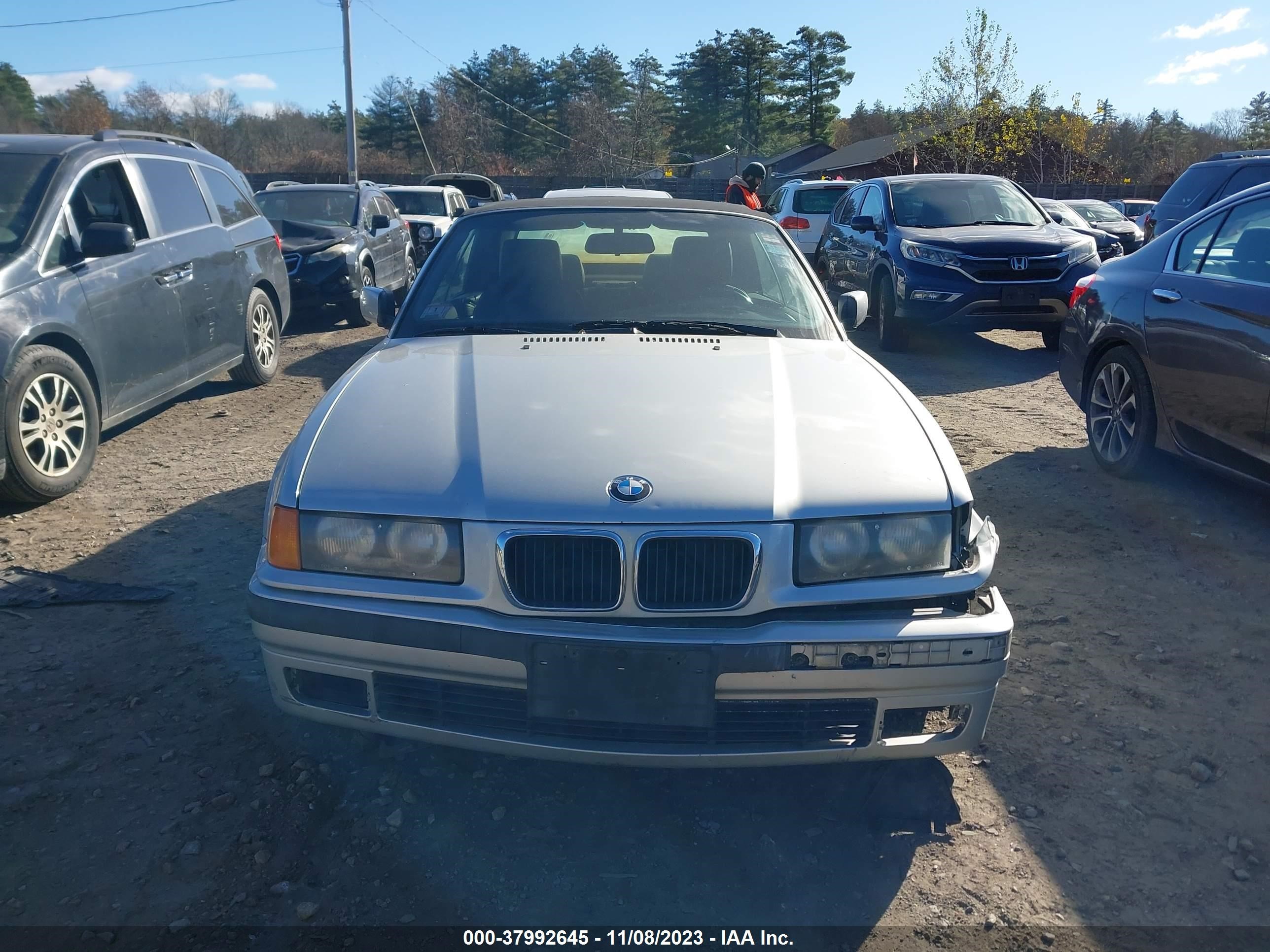 Photo 12 VIN: WBABK832XWEY89395 - BMW 3ER 