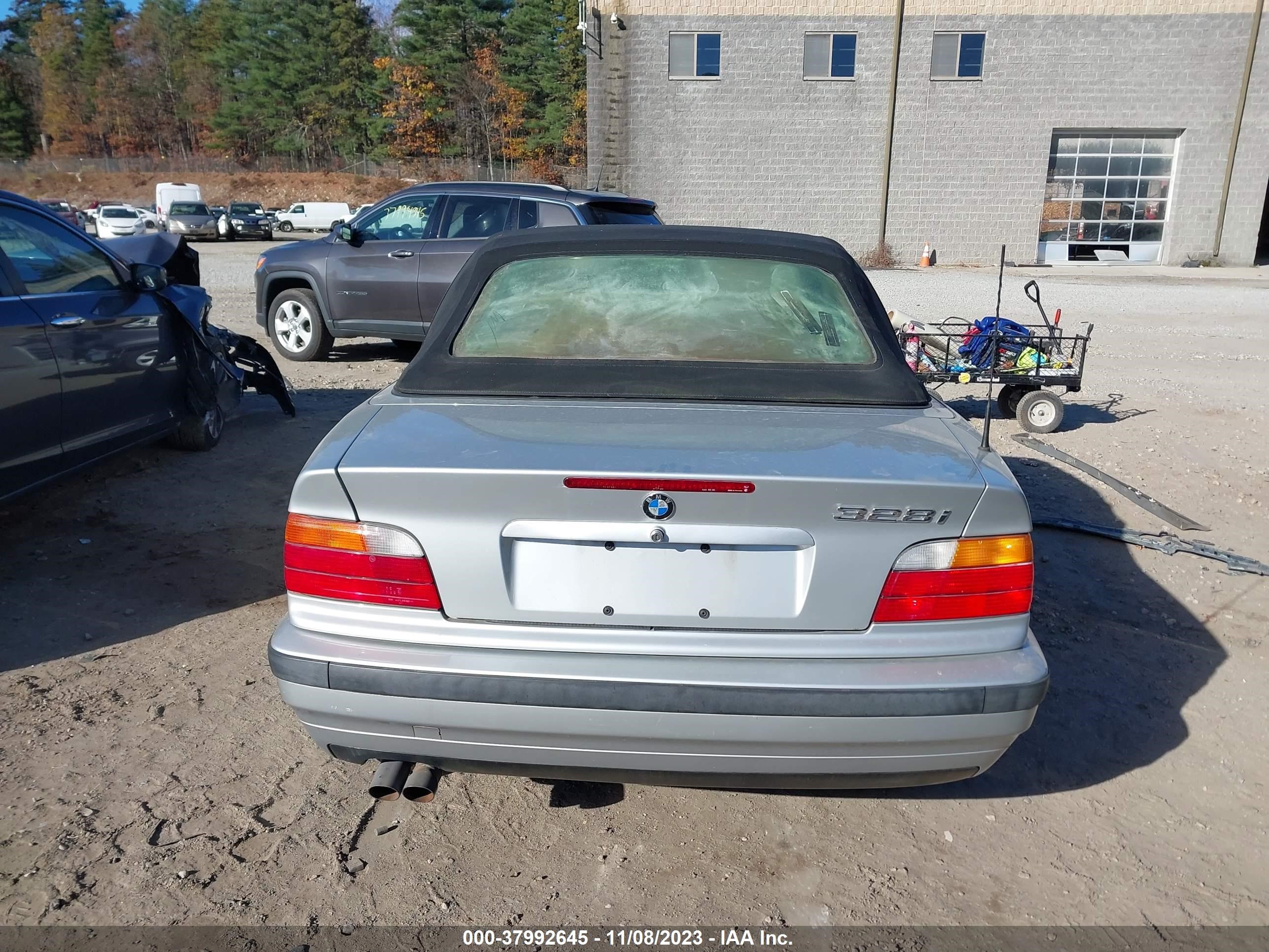 Photo 16 VIN: WBABK832XWEY89395 - BMW 3ER 