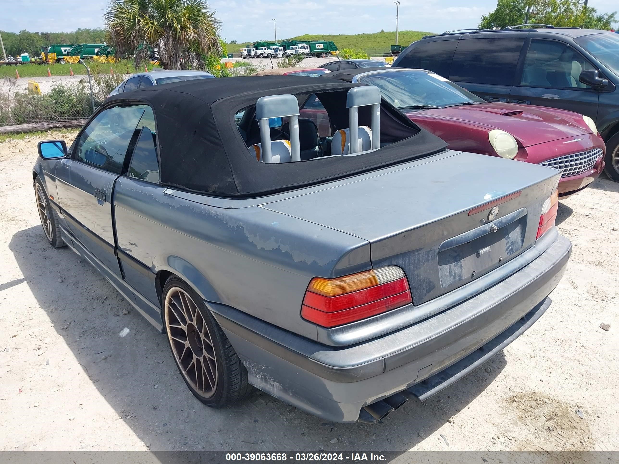 Photo 2 VIN: WBABK8338XEY90894 - BMW 3ER 