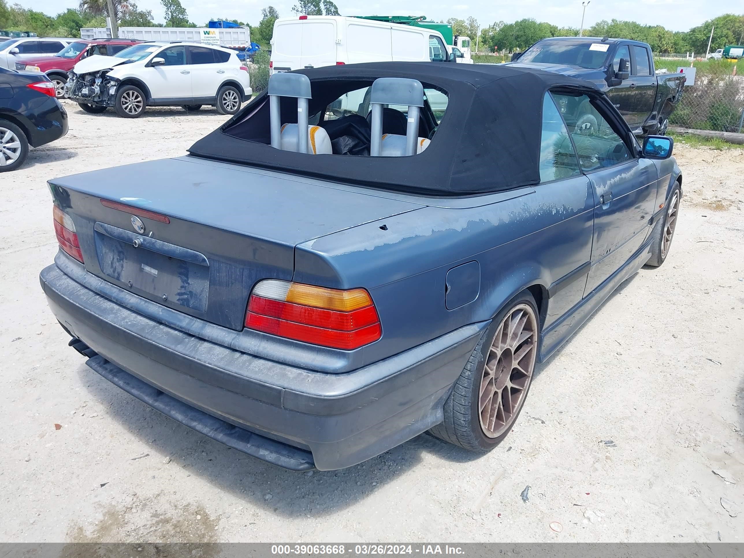 Photo 3 VIN: WBABK8338XEY90894 - BMW 3ER 