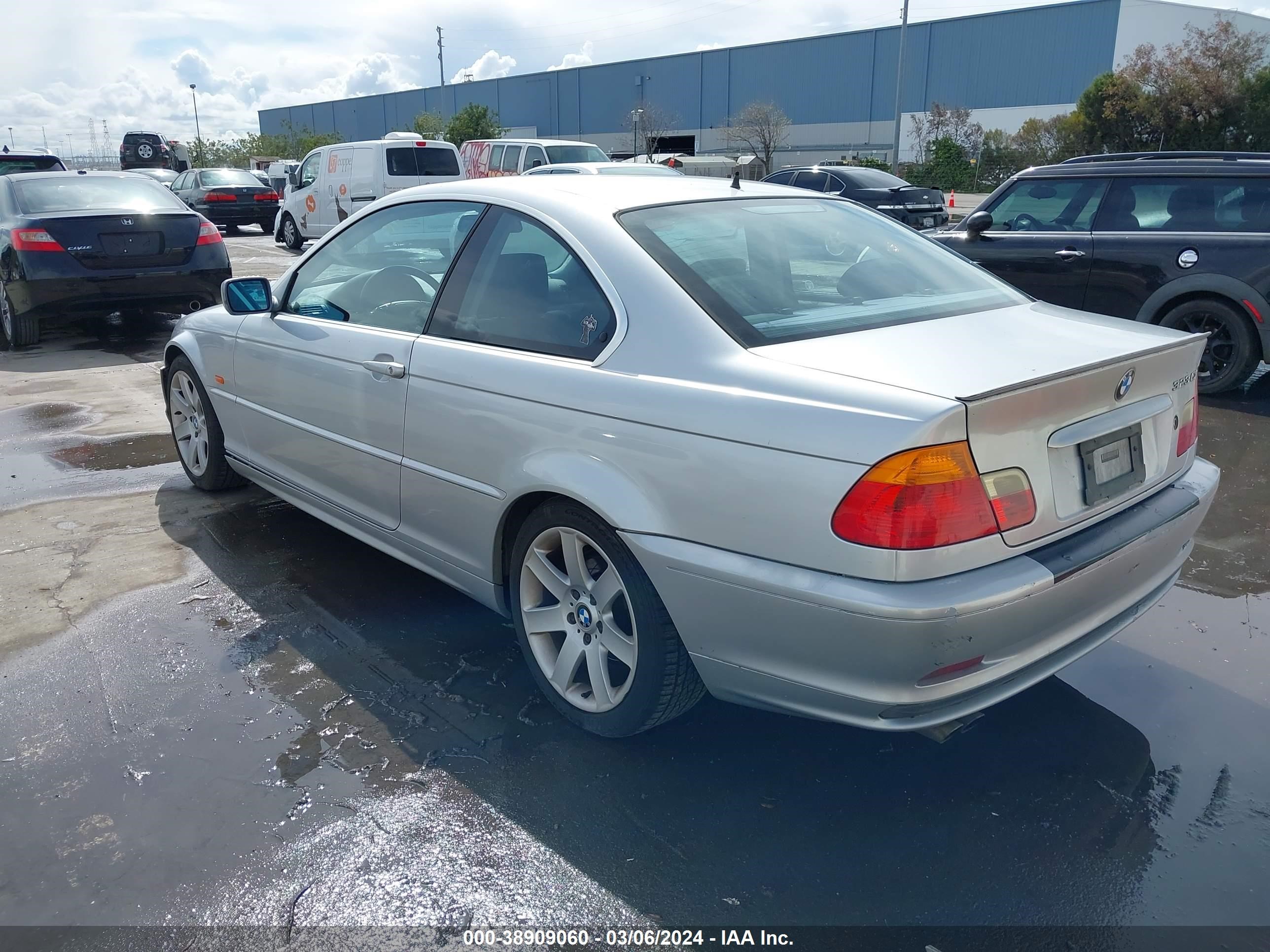 Photo 2 VIN: WBABM3348YJN83000 - BMW 3ER 