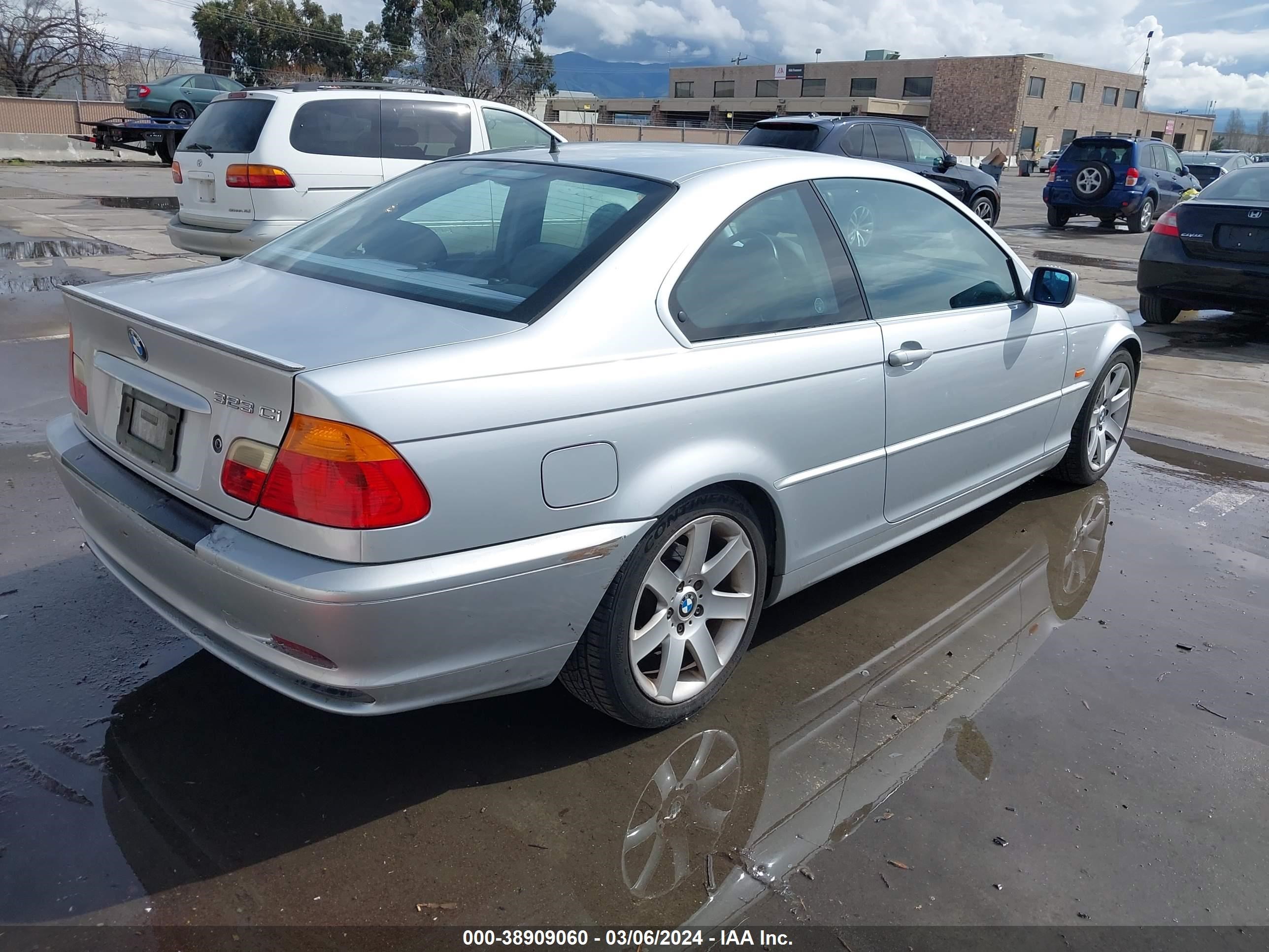 Photo 3 VIN: WBABM3348YJN83000 - BMW 3ER 