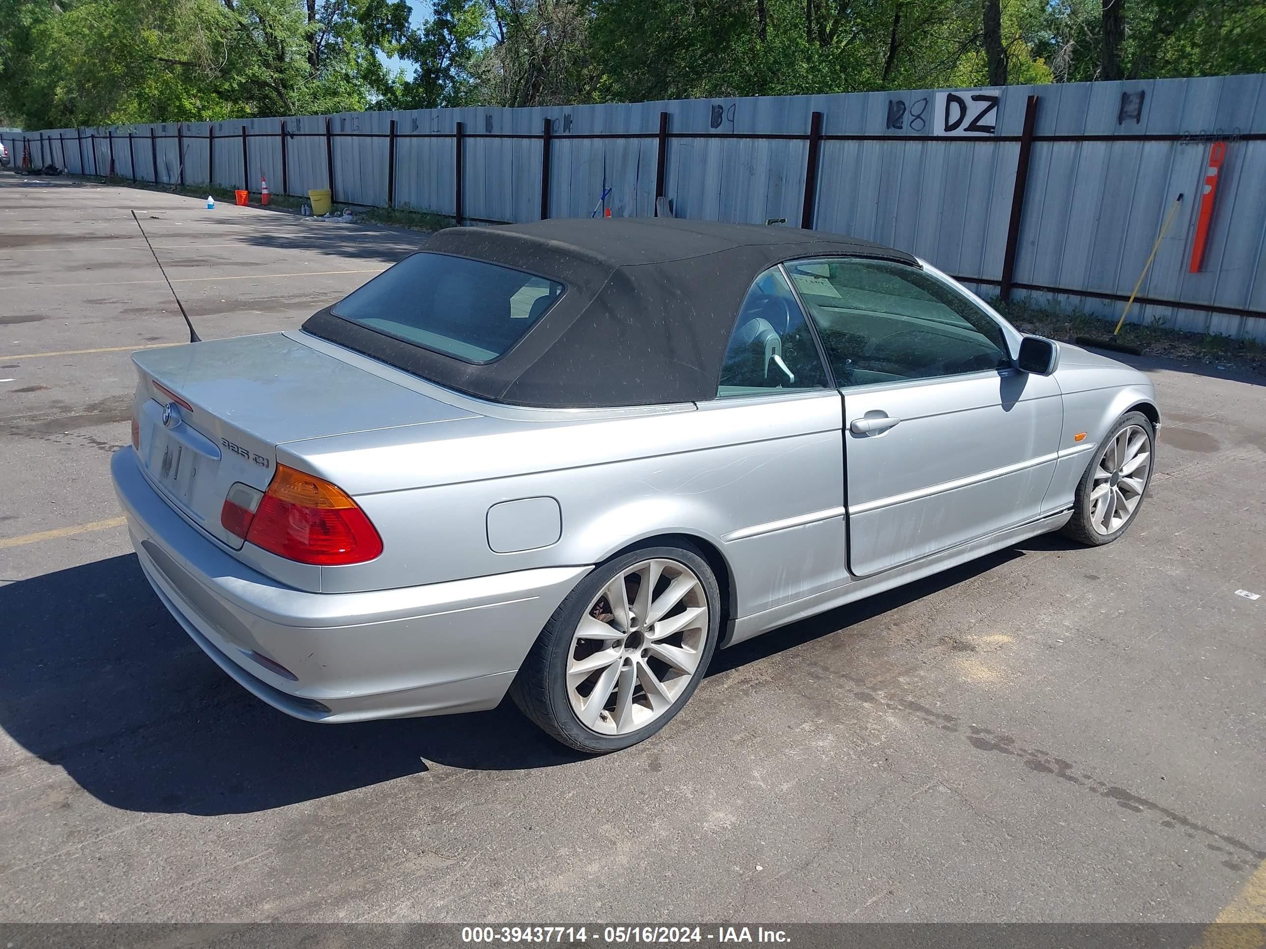 Photo 3 VIN: WBABS33451JY58110 - BMW 3ER 