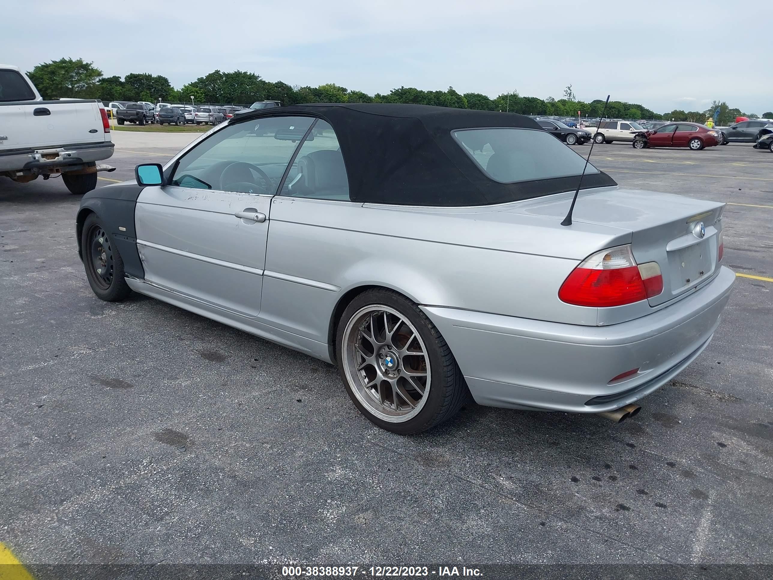 Photo 2 VIN: WBABS334X2JY43491 - BMW 3 SERIES 