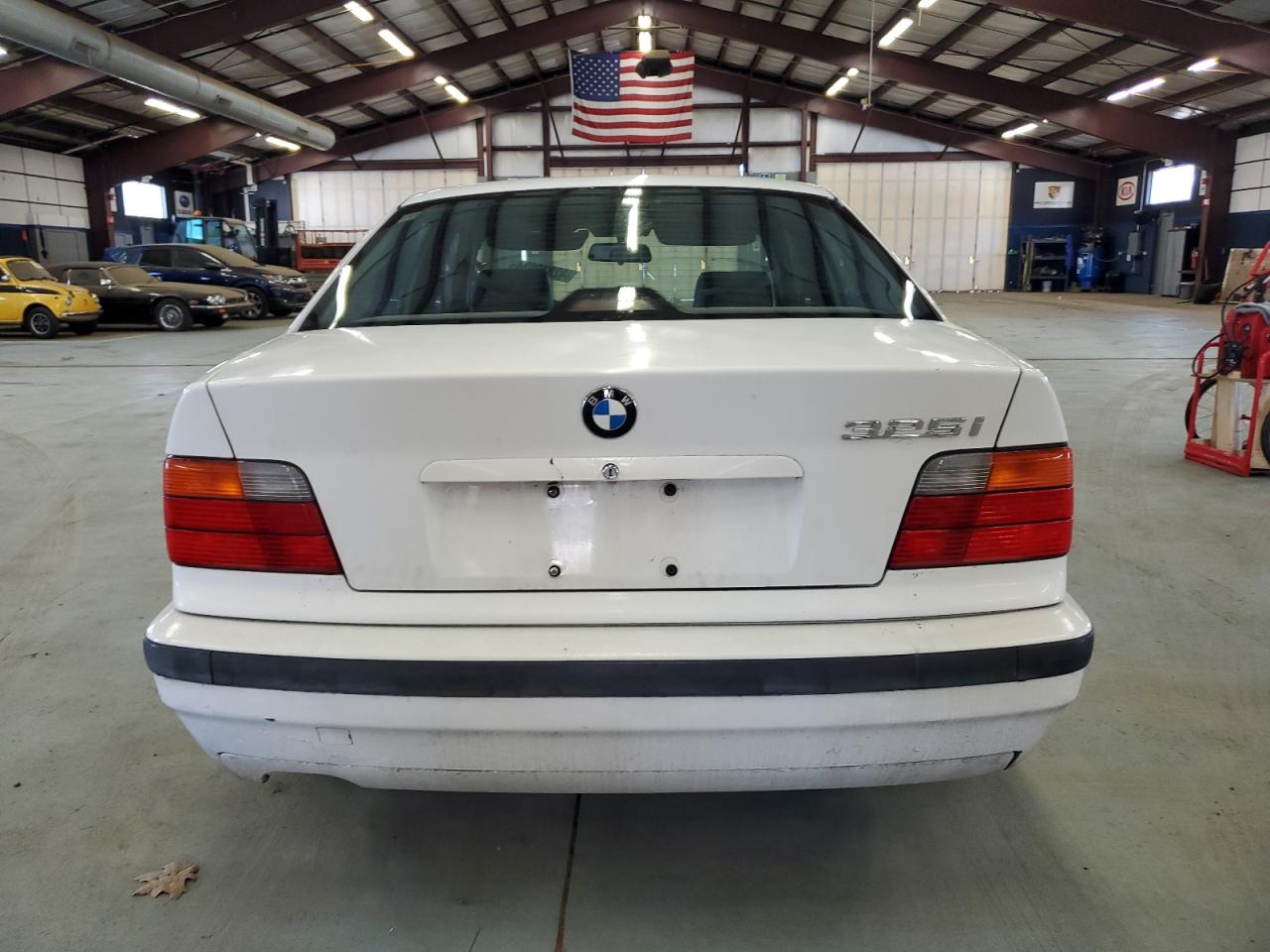 Photo 5 VIN: WBACB3319NFE09471 - BMW 3ER 