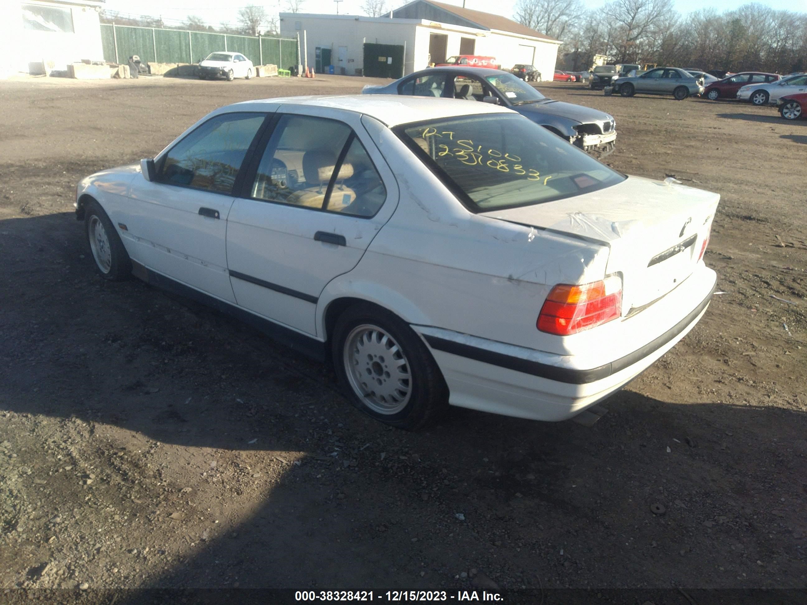 Photo 2 VIN: WBACB3325SFE21461 - BMW 3ER 