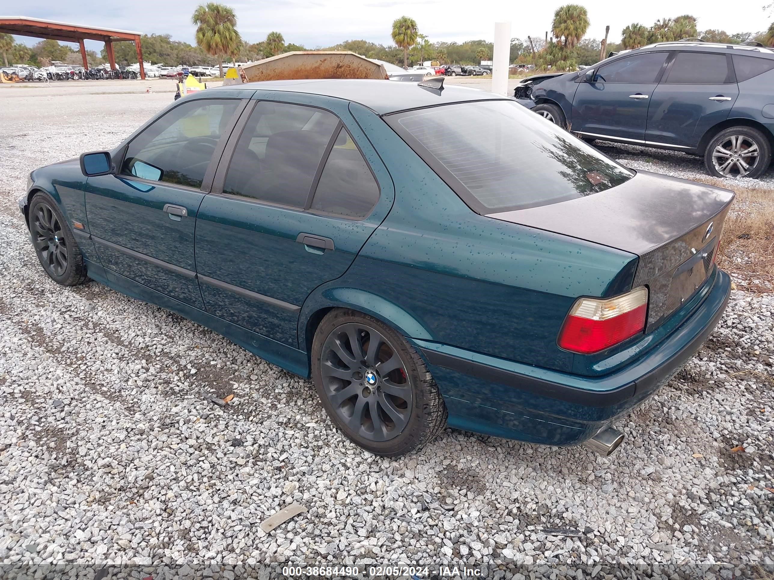 Photo 2 VIN: WBACB4327SFM20489 - BMW 3ER 