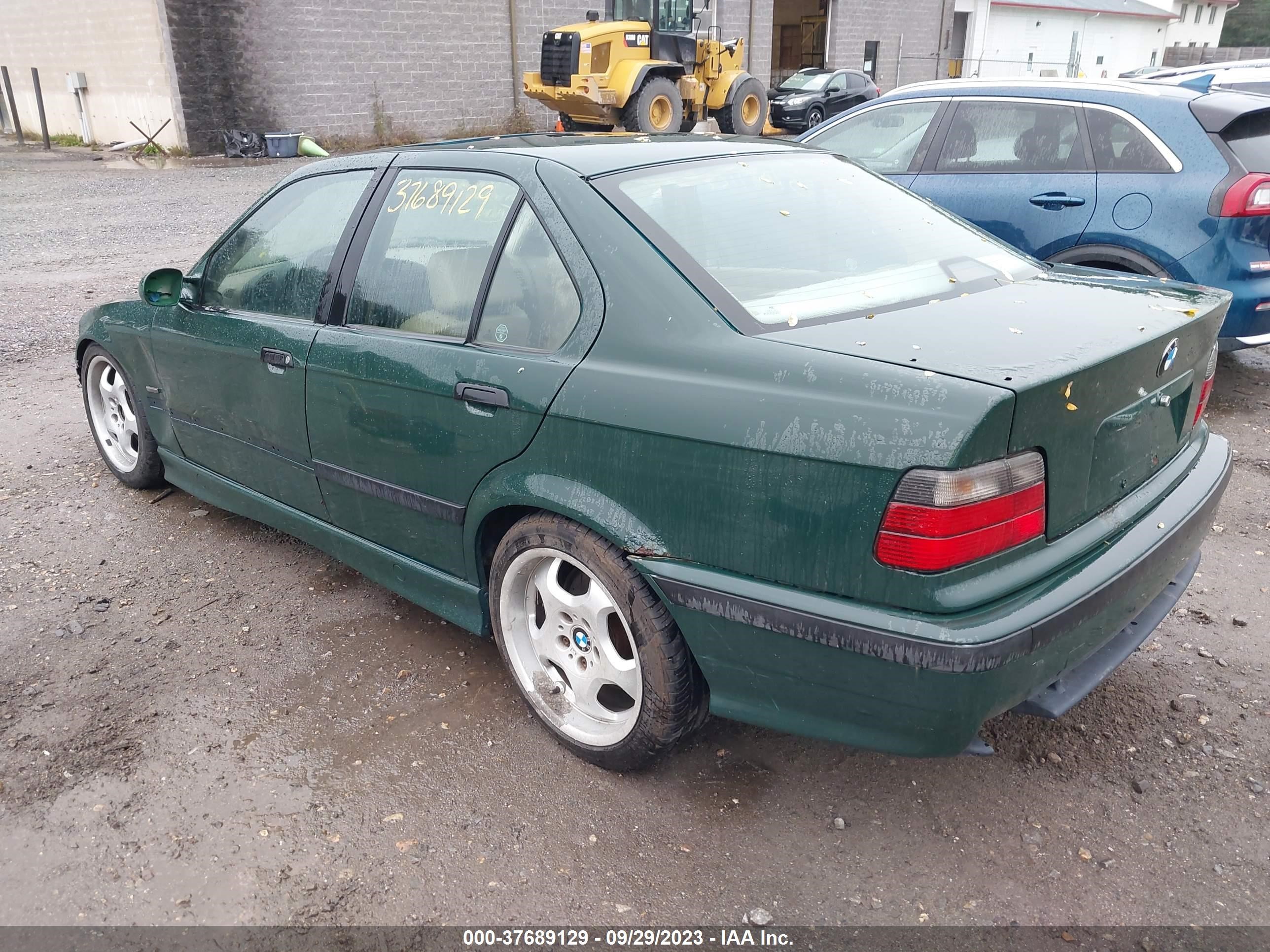 Photo 2 VIN: WBACC9323VEE57725 - BMW 3ER 