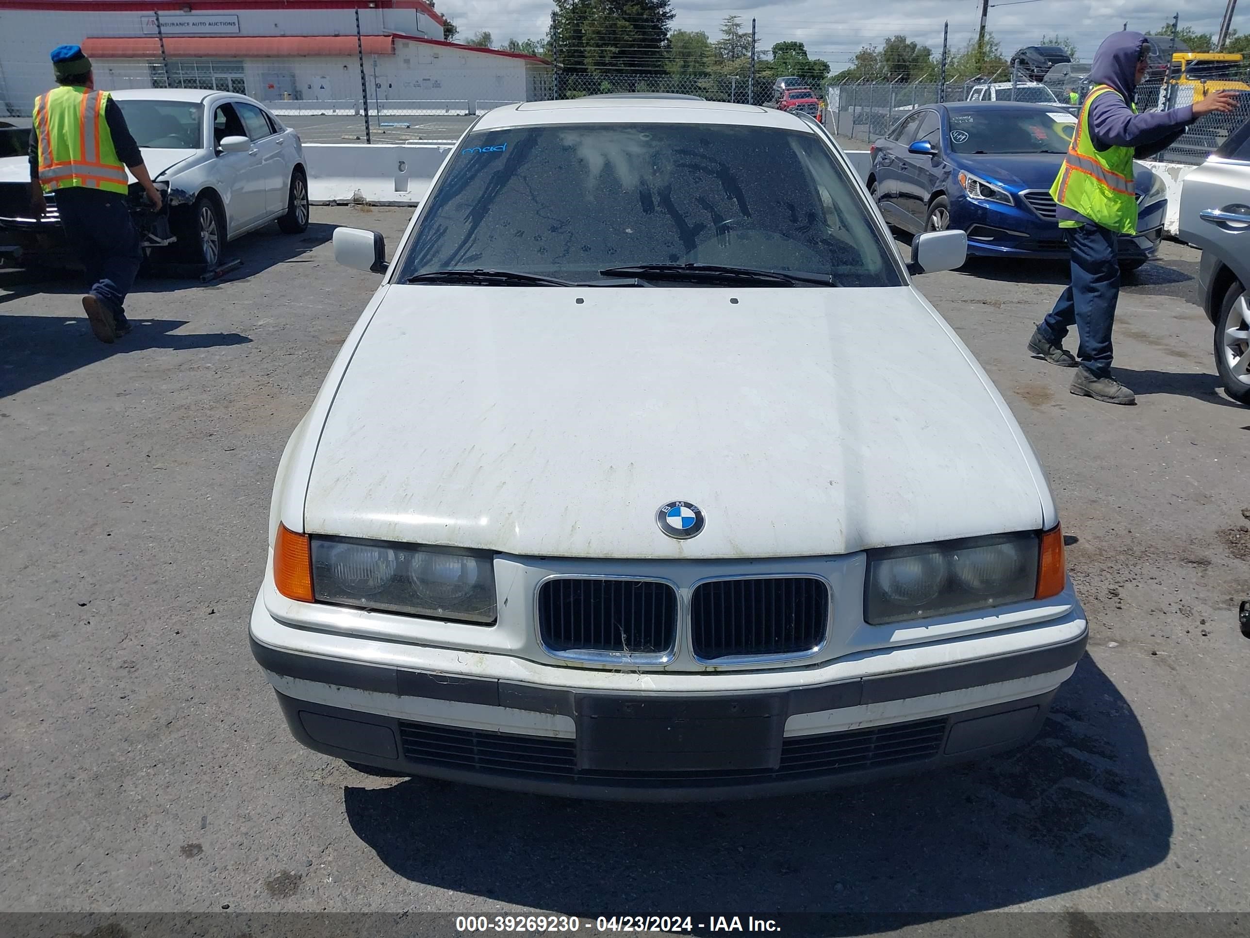 Photo 11 VIN: WBACG6325SAM70334 - BMW 3ER 