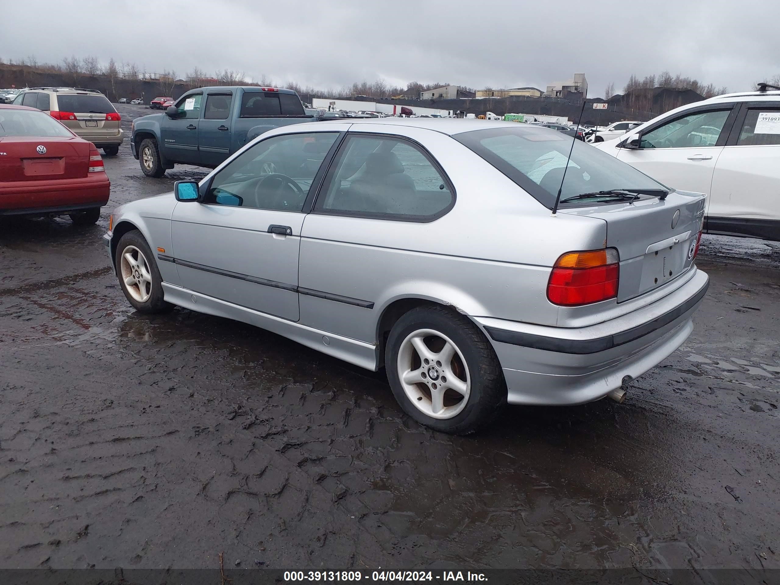 Photo 2 VIN: WBACG8323WKC84225 - BMW 3ER 