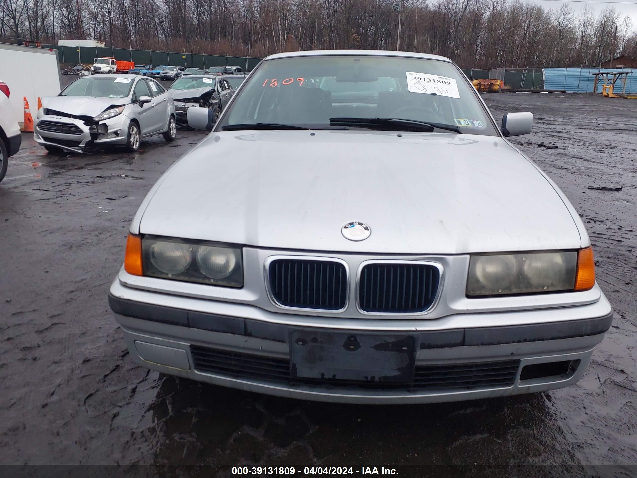 Photo 5 VIN: WBACG8323WKC84225 - BMW 3ER 