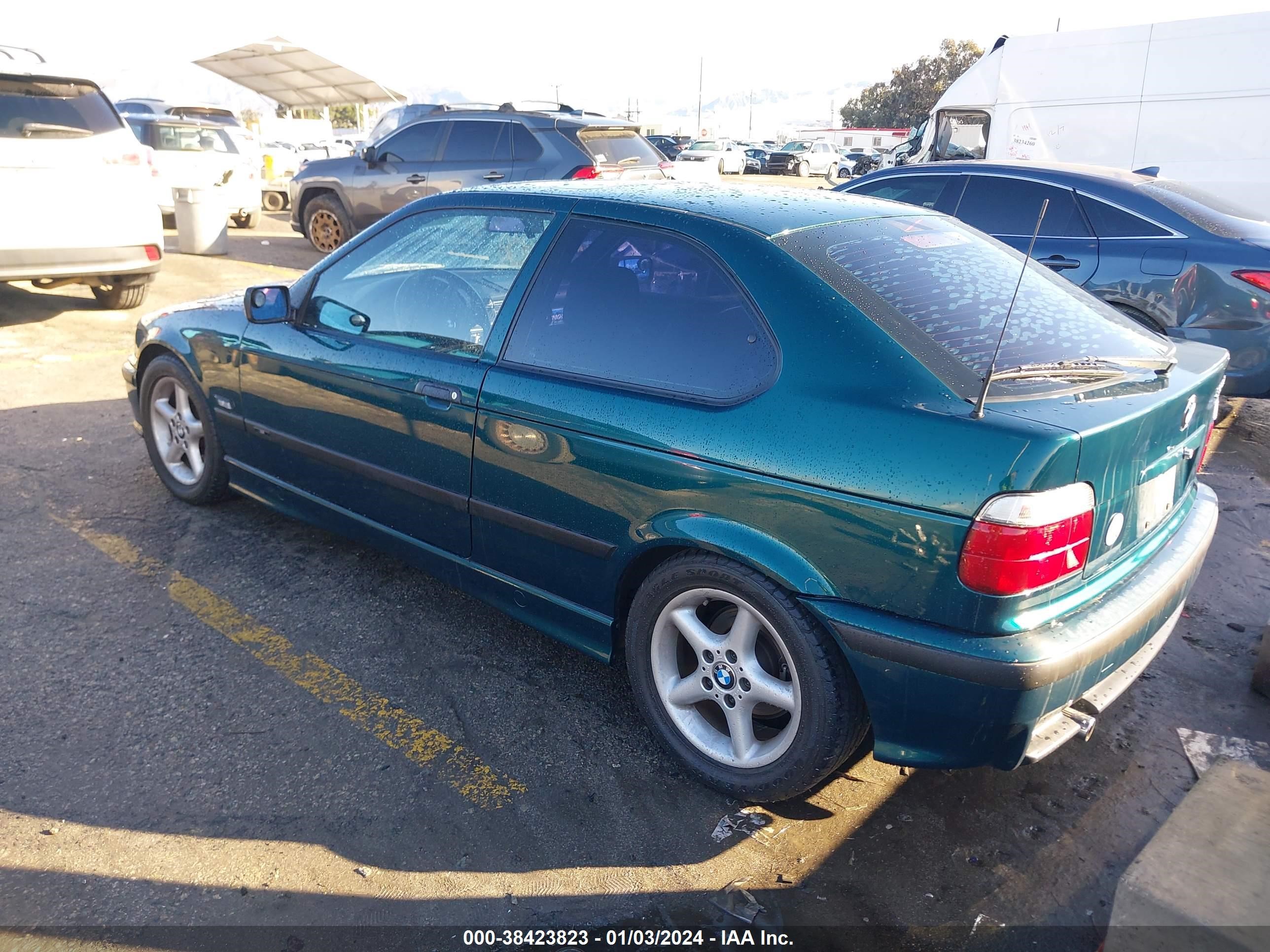 Photo 2 VIN: WBACG8324TAU37709 - BMW 3ER 