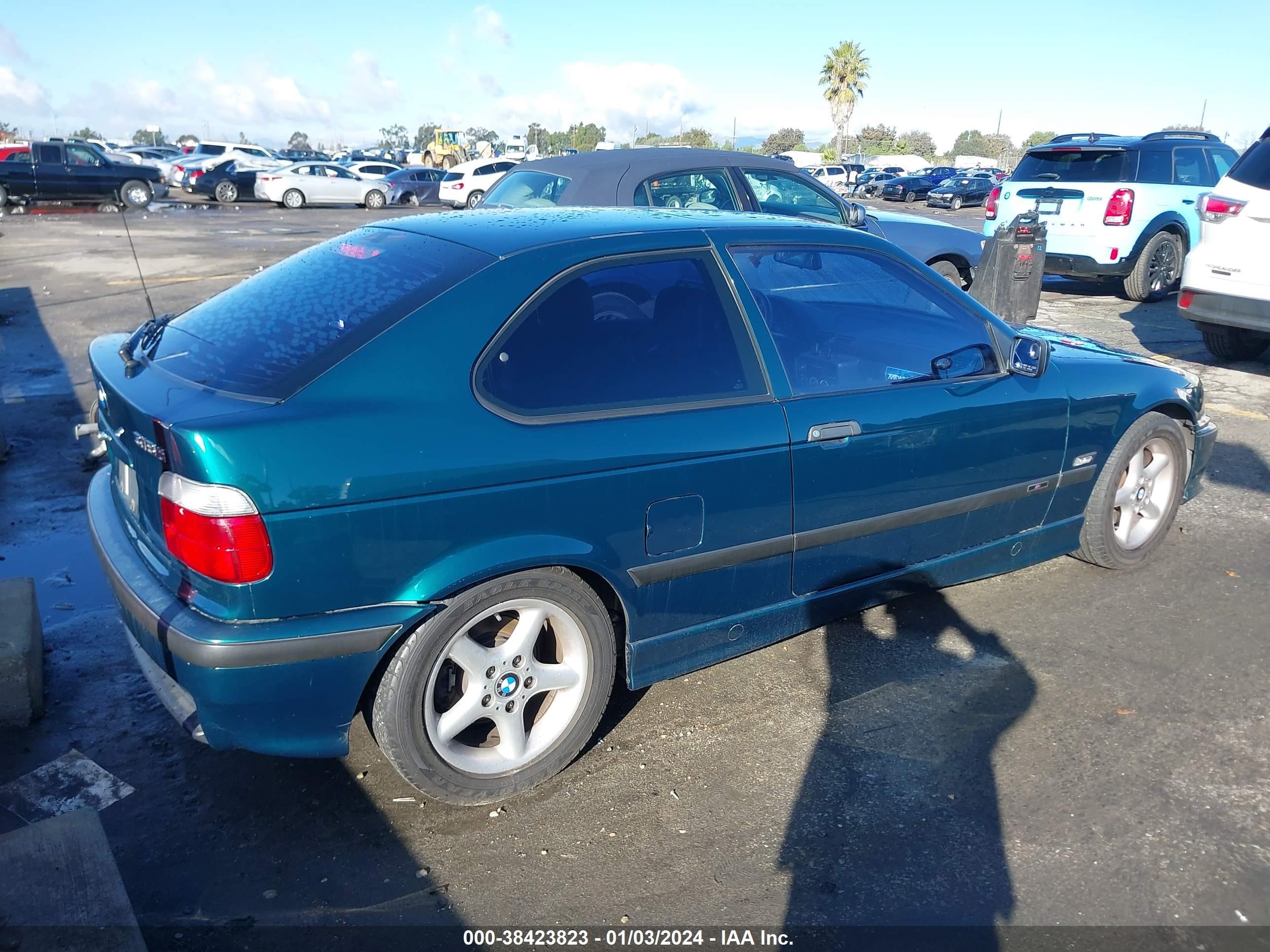 Photo 3 VIN: WBACG8324TAU37709 - BMW 3ER 