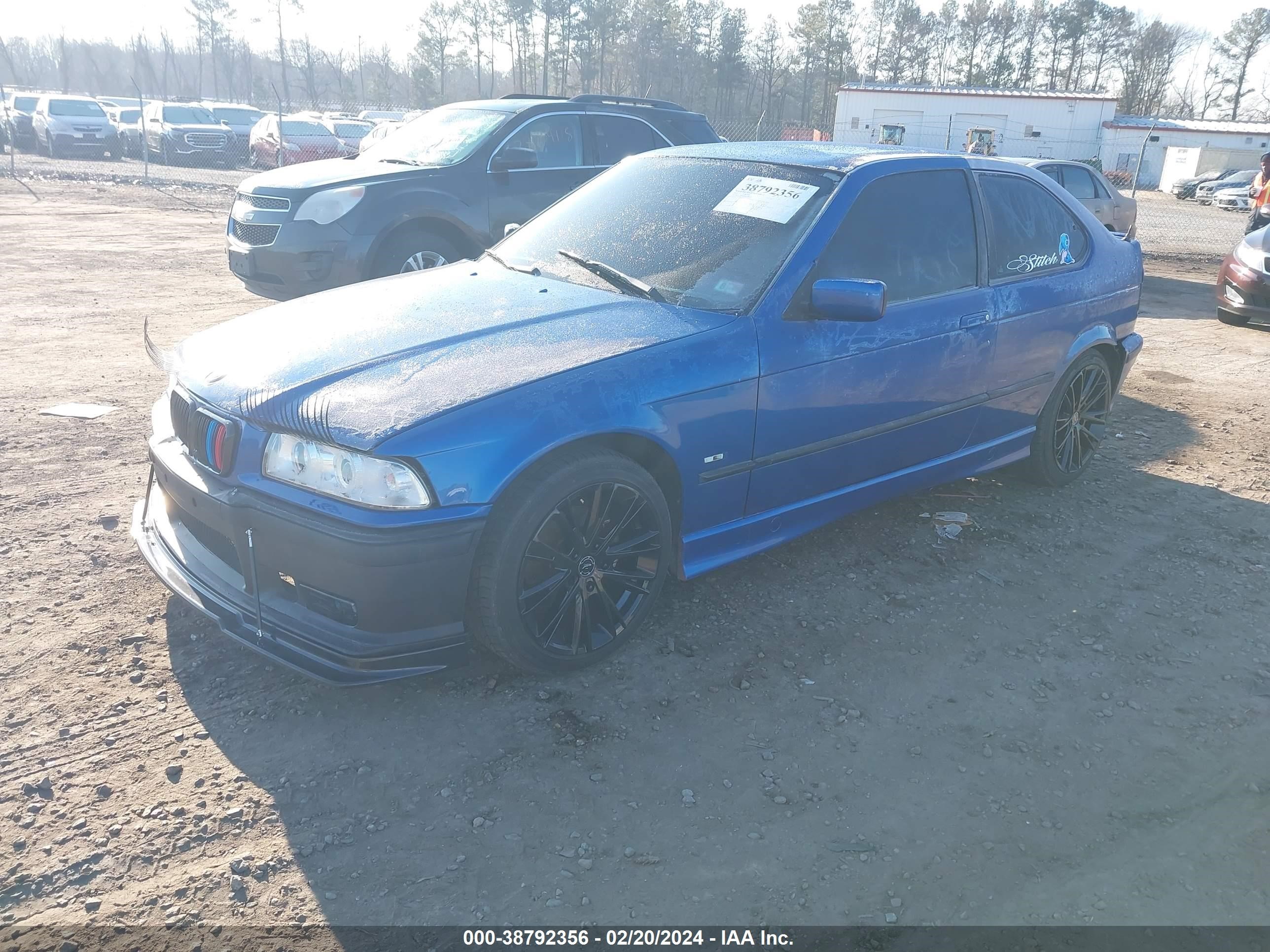 Photo 1 VIN: WBACG8329WKC84004 - BMW 3ER 