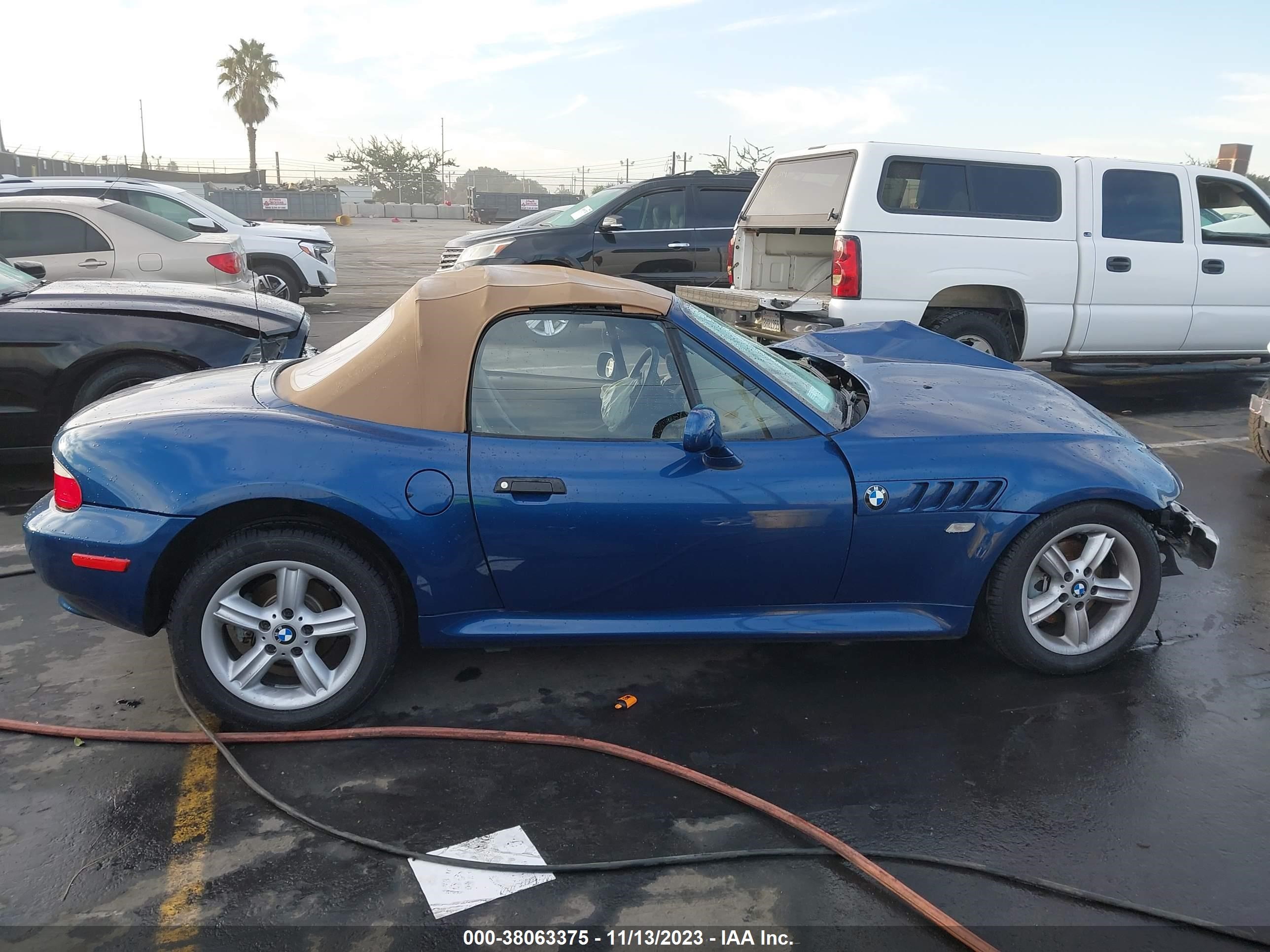 Photo 13 VIN: WBACH9345YLM92704 - BMW Z3 