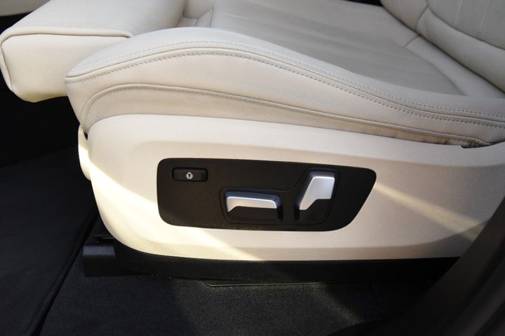 Photo 19 VIN: WBACV410909B94107 - BMW X5 