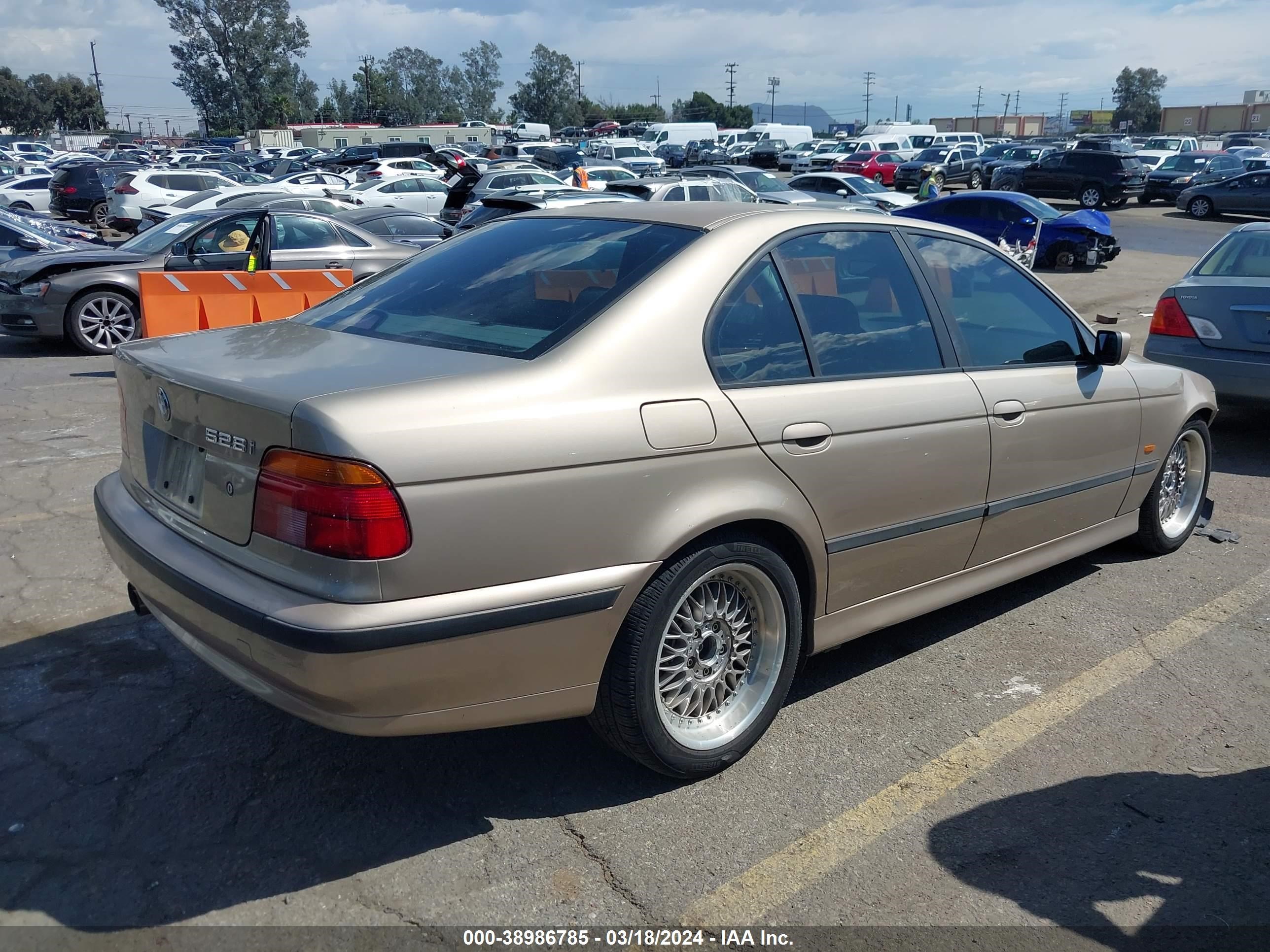 Photo 3 VIN: WBADM5344YBY44623 - BMW 5ER 