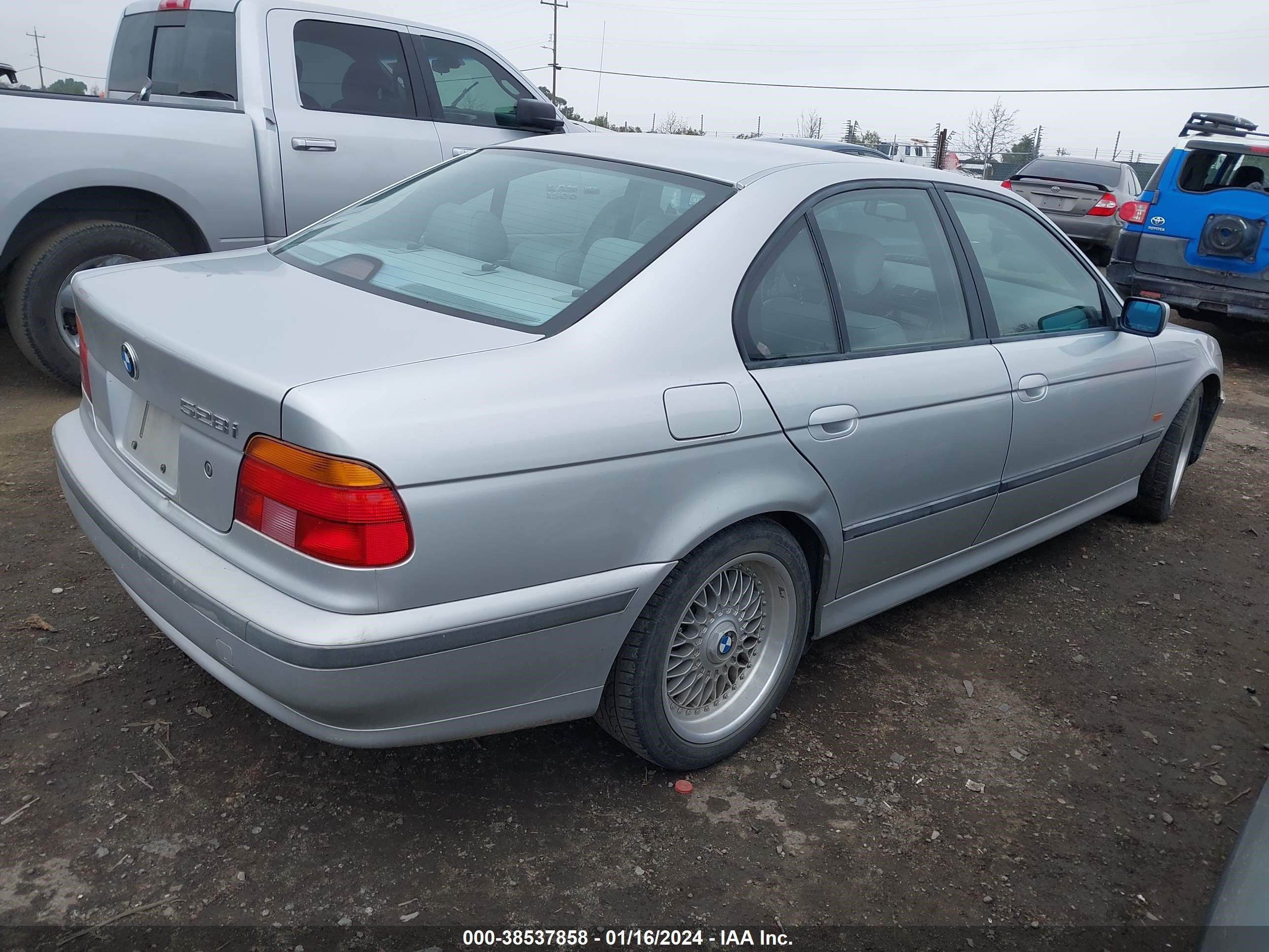 Photo 3 VIN: WBADM5346YBY44154 - BMW 5ER 