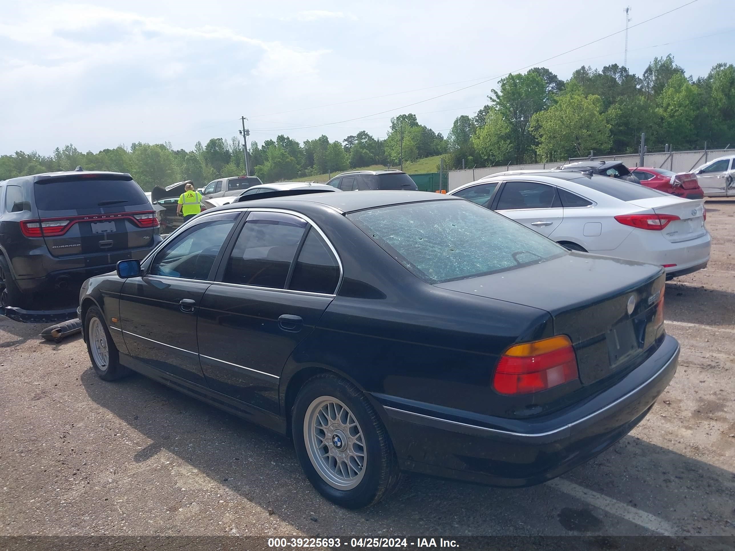 Photo 2 VIN: WBADM6346YGV03698 - BMW 5ER 