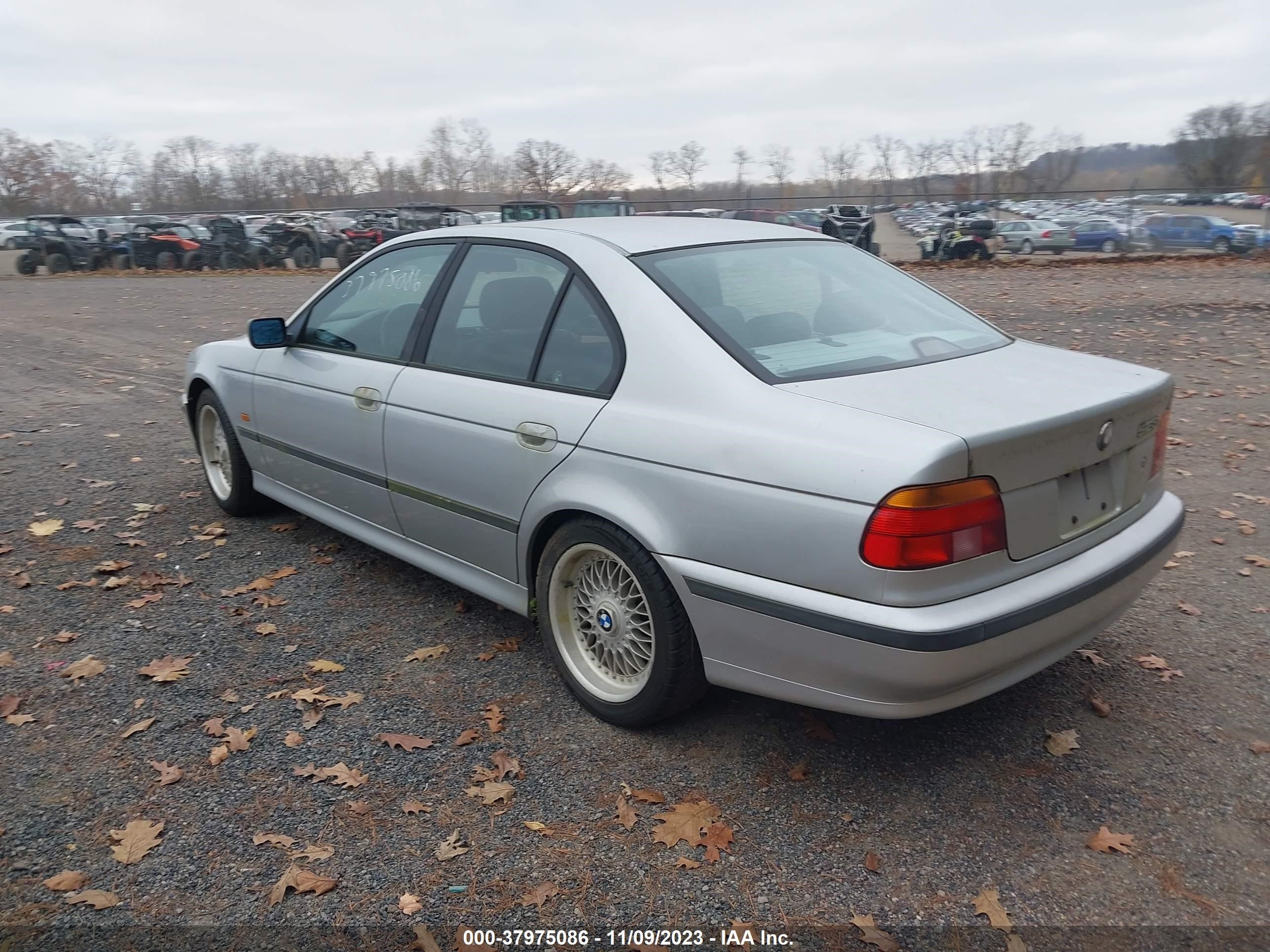 Photo 2 VIN: WBADM634XYGU23157 - BMW 5ER 