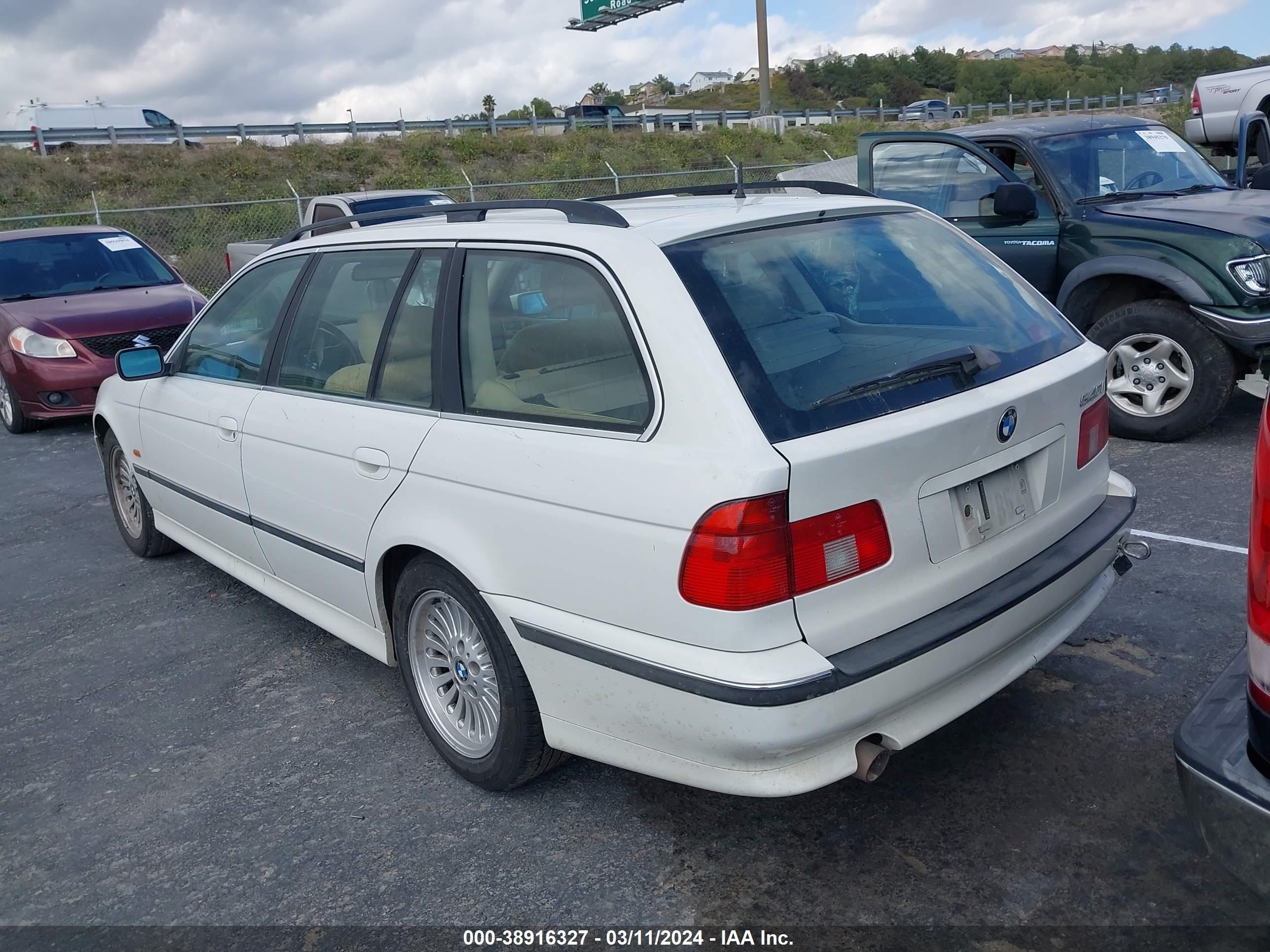 Photo 2 VIN: WBADR634XYGN91513 - BMW 5ER 