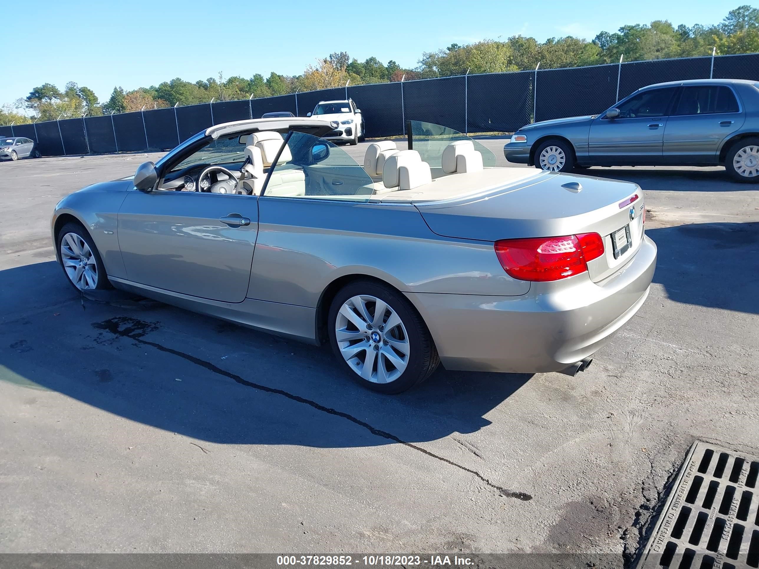 Photo 2 VIN: WBADW3C55BE539905 - BMW 3ER 