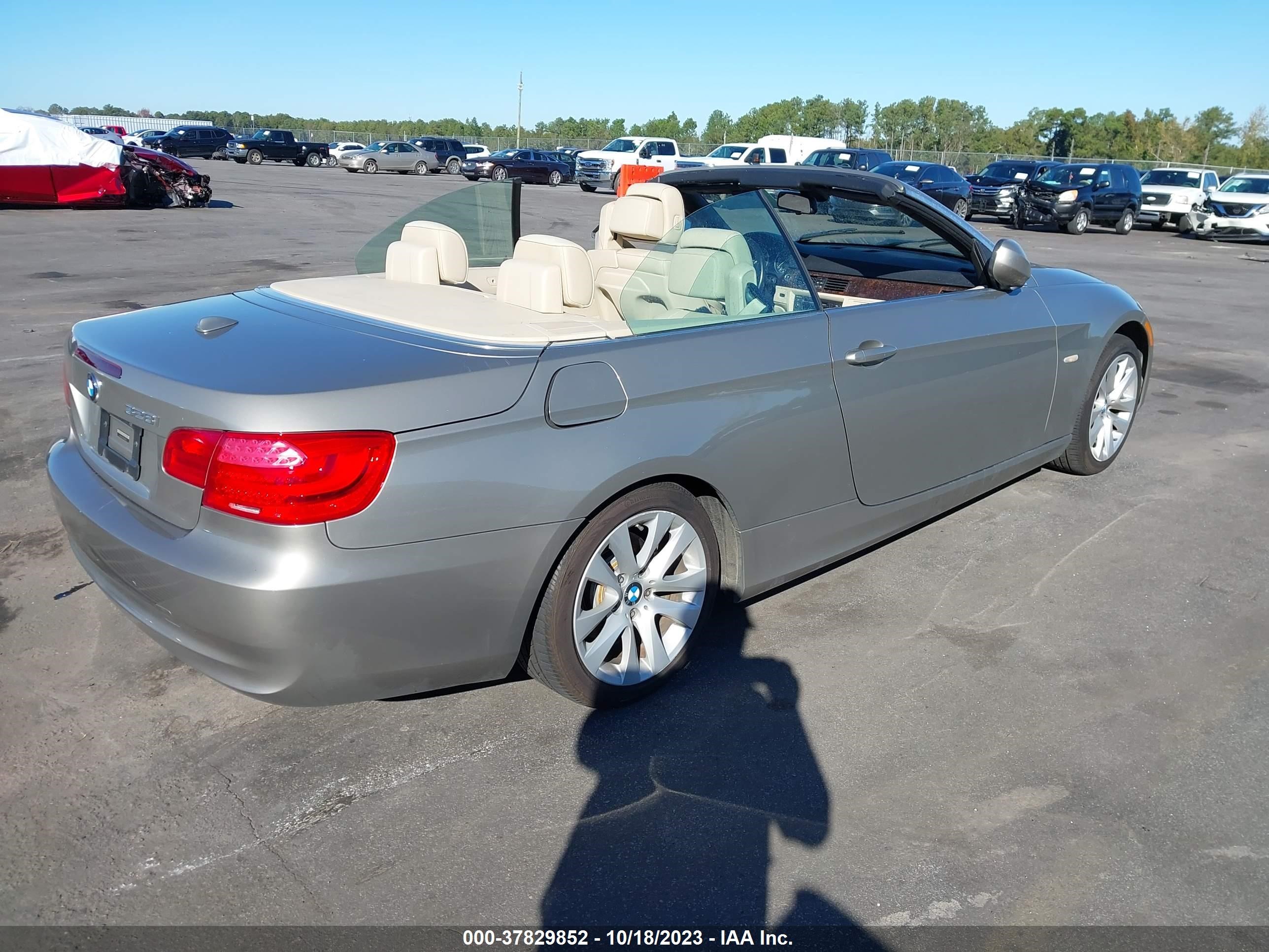 Photo 3 VIN: WBADW3C55BE539905 - BMW 3ER 