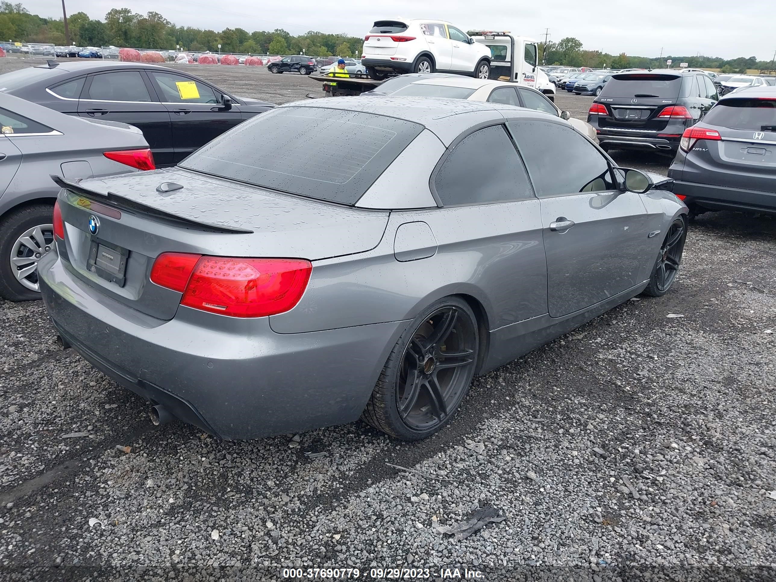 Photo 3 VIN: WBADX1C5XBE570102 - BMW 3ER 