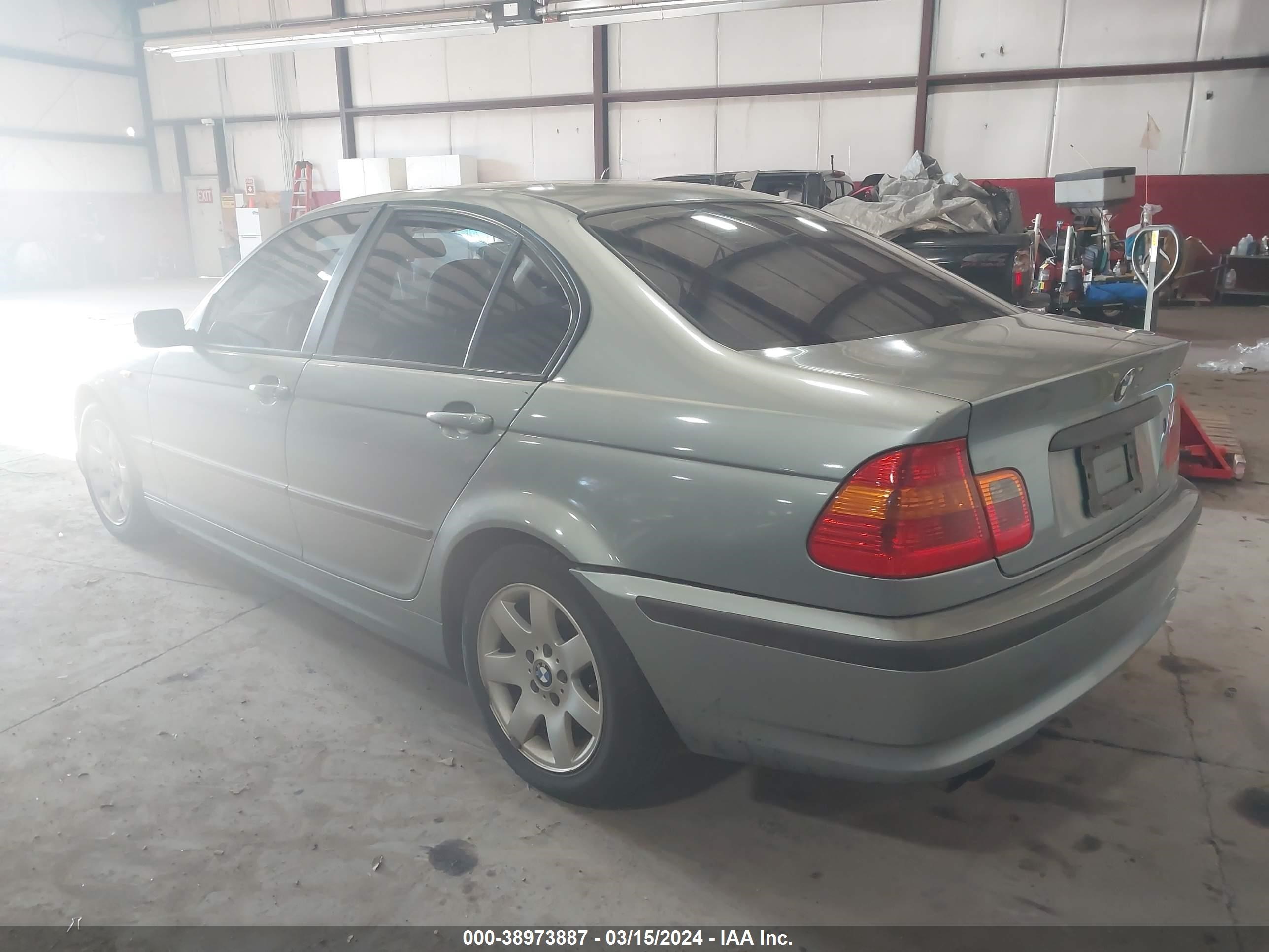 Photo 2 VIN: WBAET37422NG77774 - BMW 3ER 