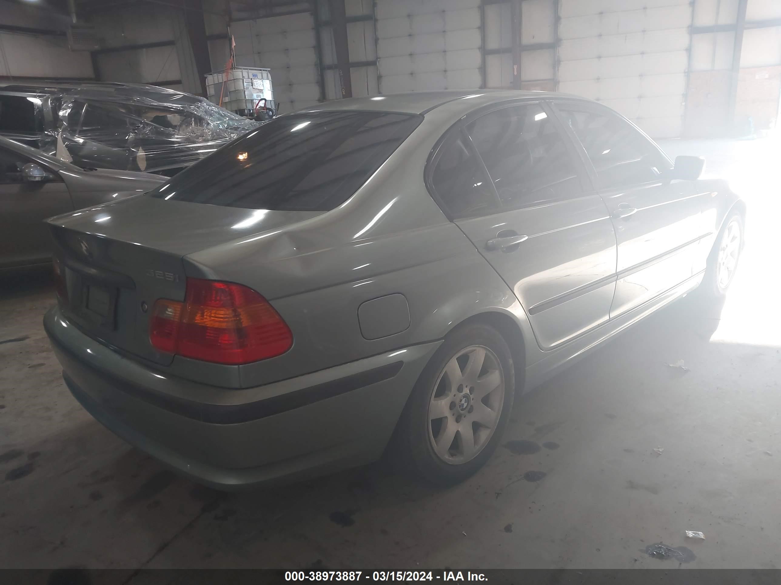 Photo 3 VIN: WBAET37422NG77774 - BMW 3ER 