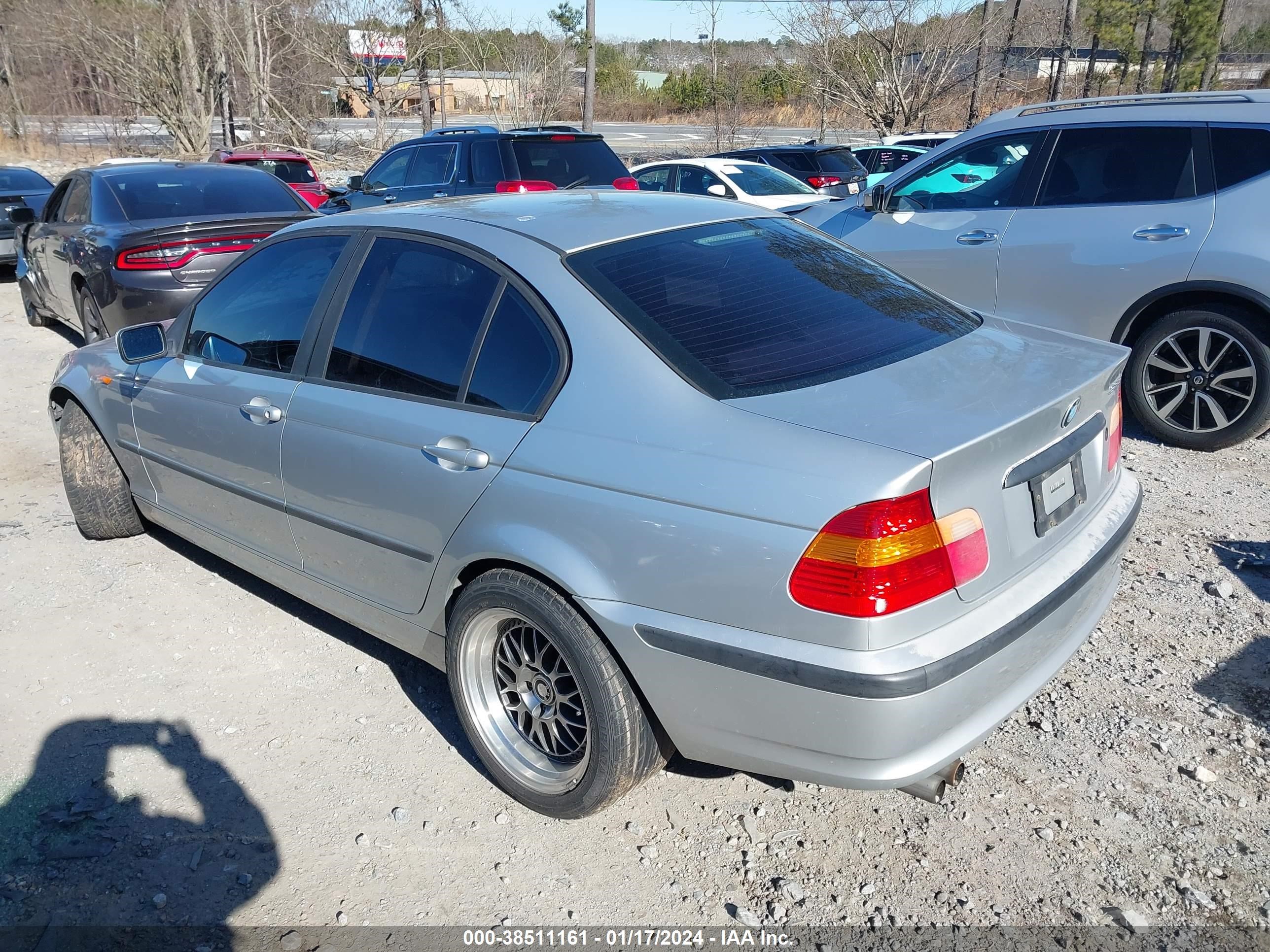 Photo 2 VIN: WBAET37422NG82358 - BMW 3ER 