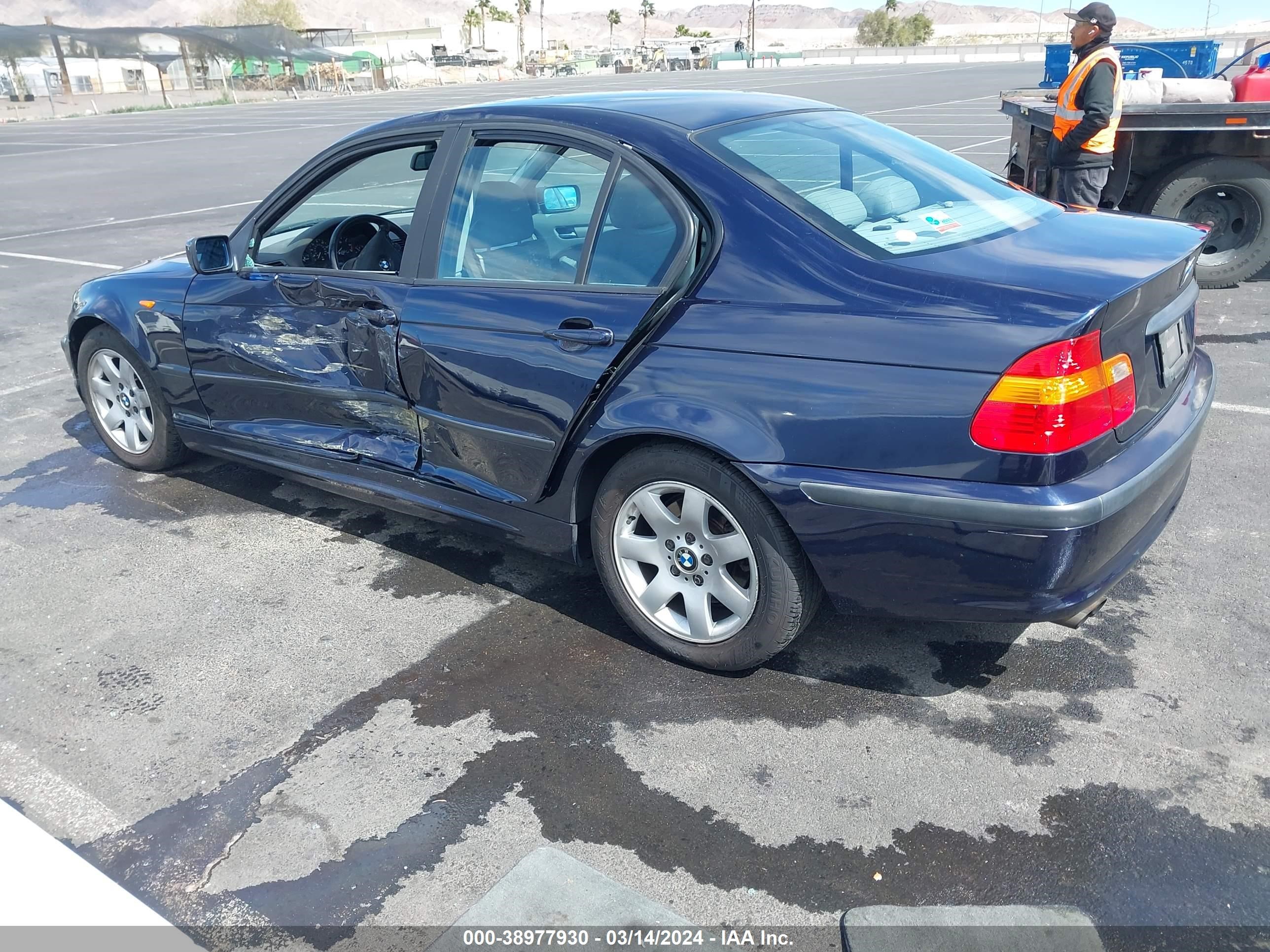 Photo 2 VIN: WBAET37423NJ25660 - BMW 3ER 