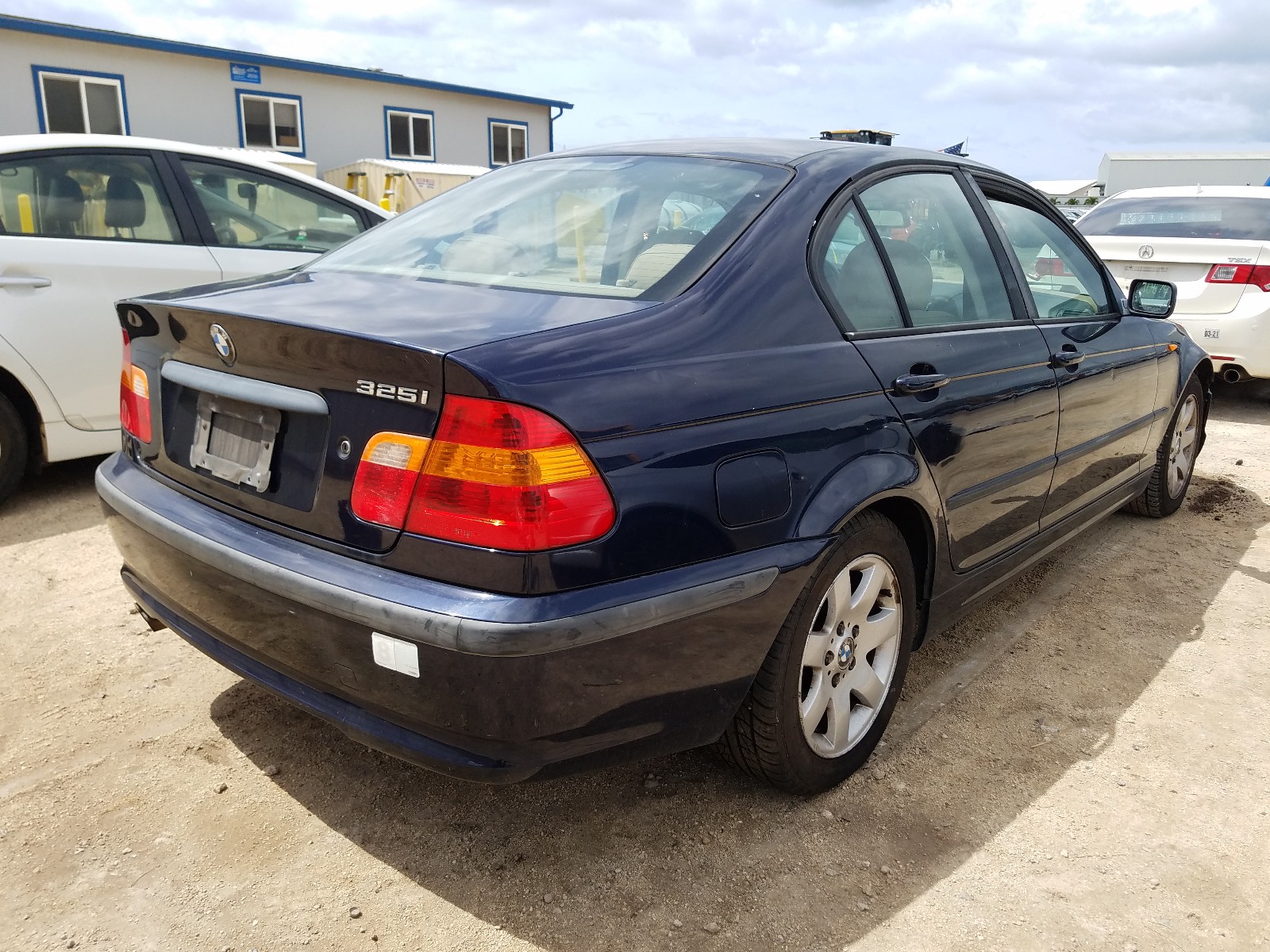 Photo 3 VIN: WBAET37432NG79596 - BMW 325 I 