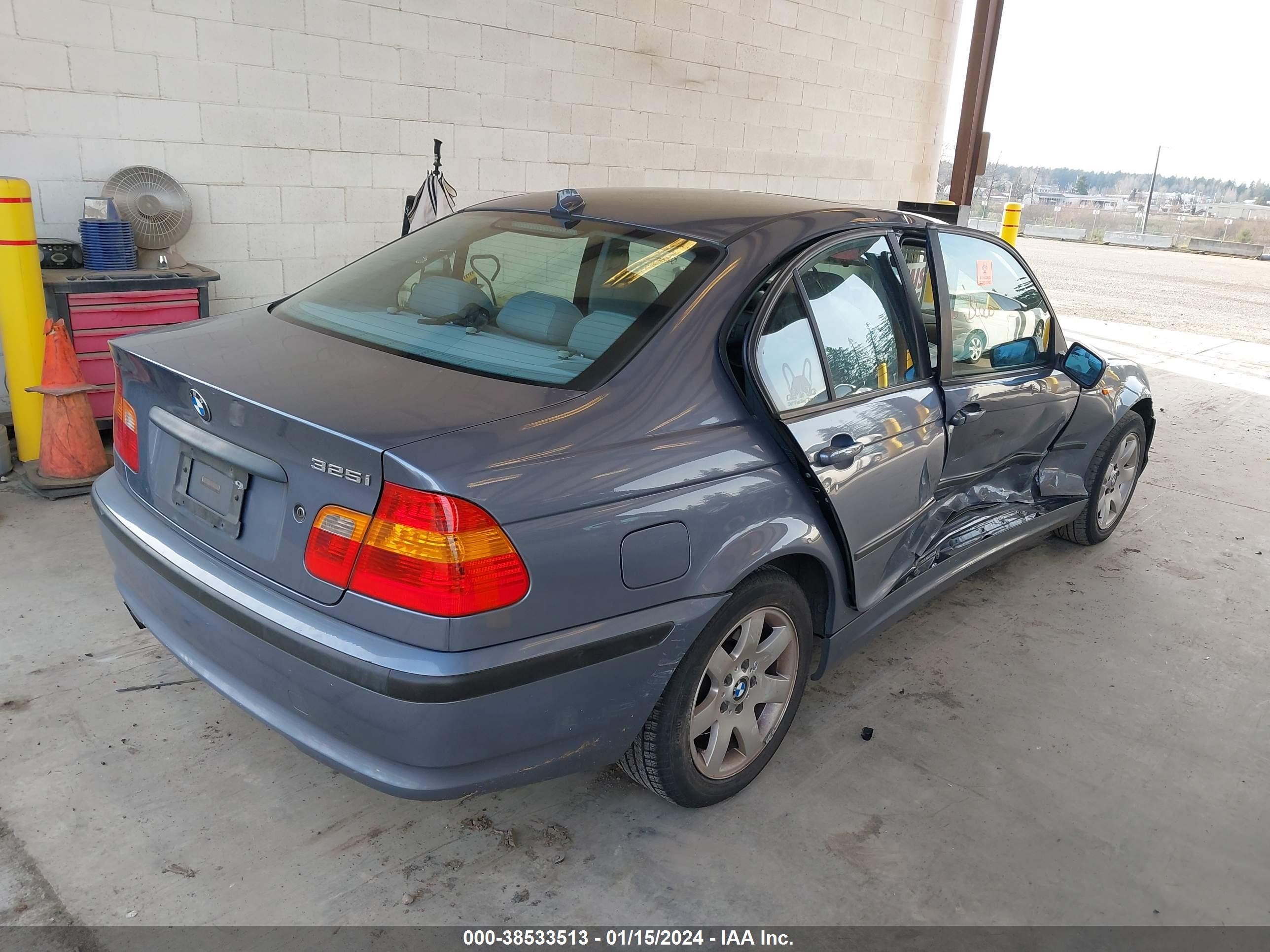 Photo 3 VIN: WBAET37444NH04704 - BMW 3ER 