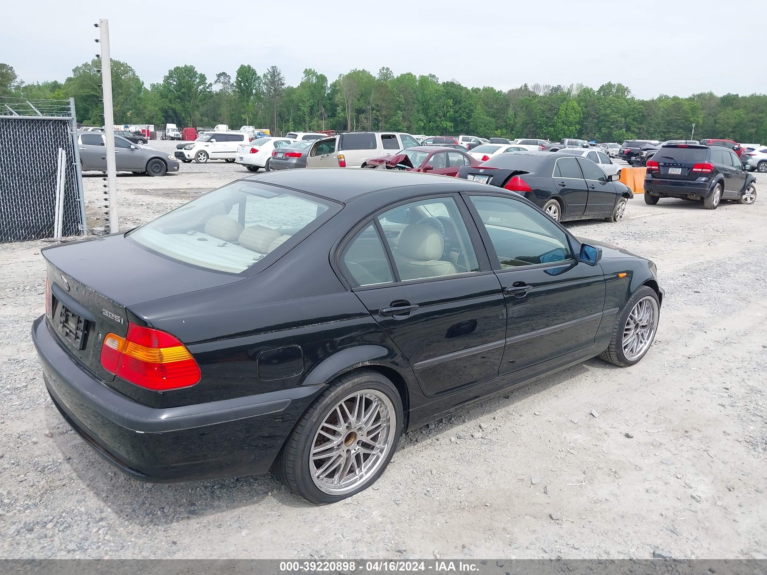 Photo 3 VIN: WBAET37444NH05044 - BMW 3ER 