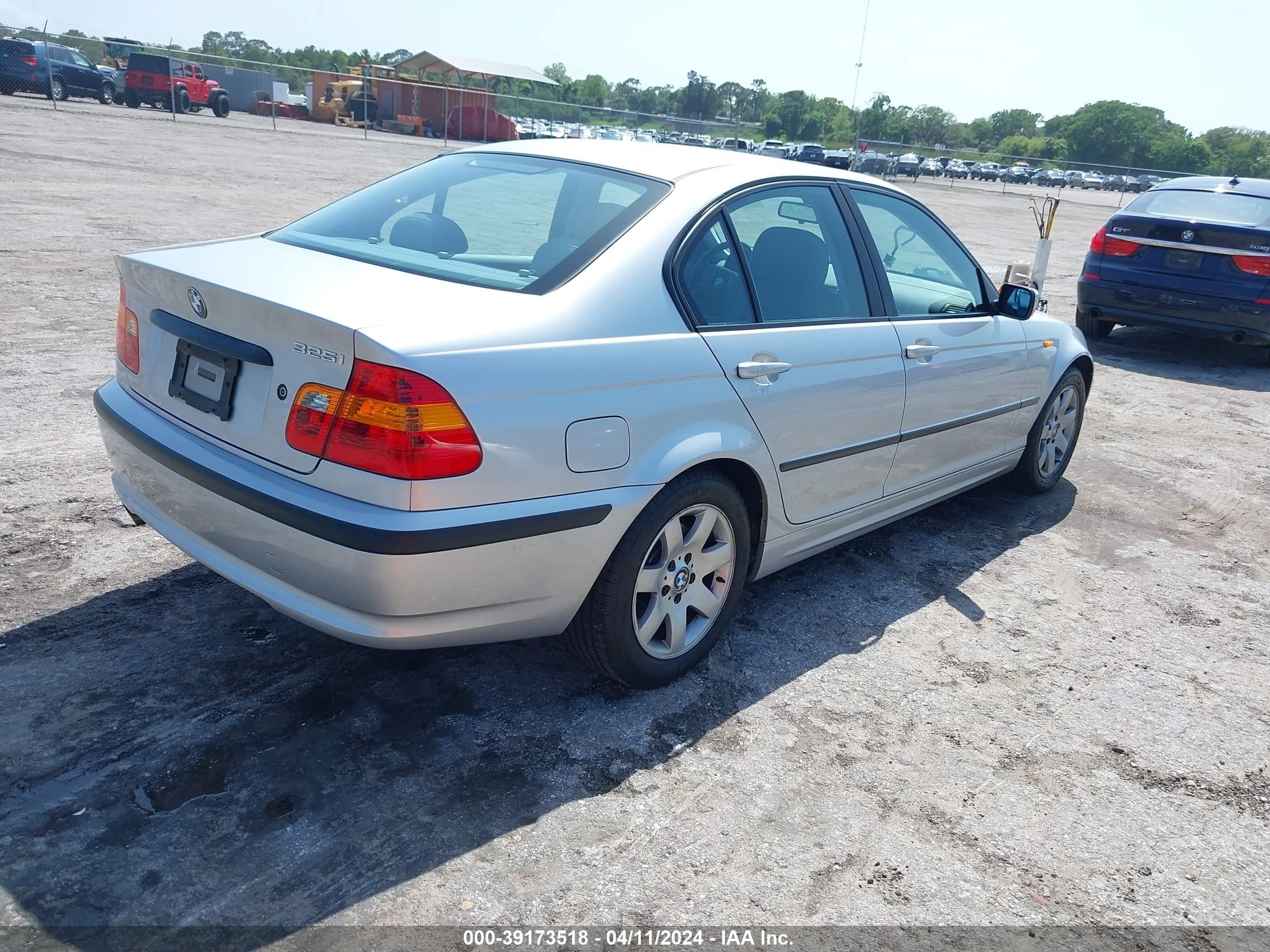 Photo 3 VIN: WBAET37452NG81902 - BMW 3ER 