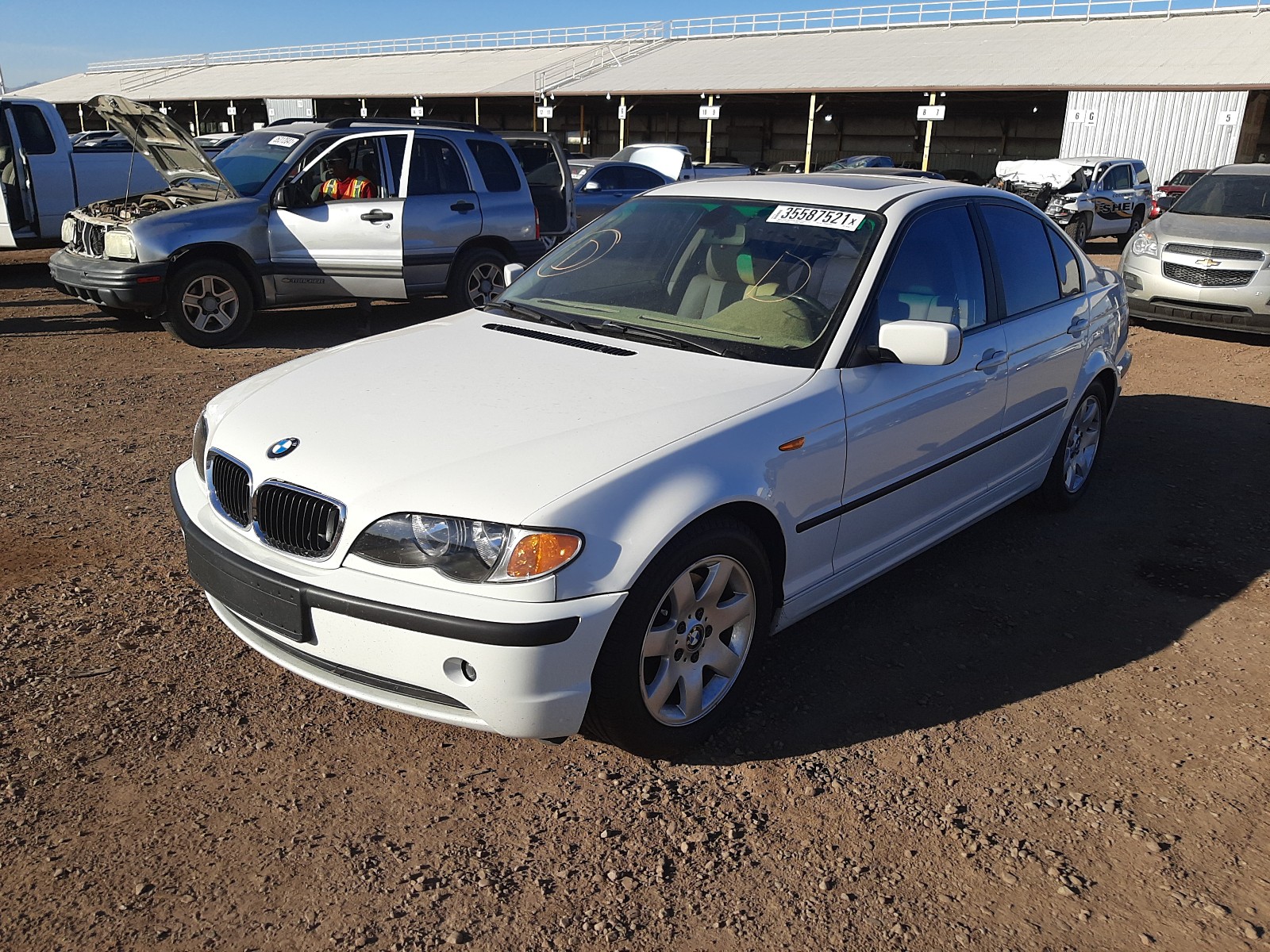 Photo 1 VIN: WBAET37454NJ81061 - BMW 325 I 